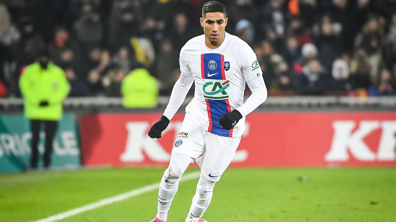 
                <strong>Achraf Hakimi (Paris Saint-Germain)</strong><br>
                Position: Abwehr
              