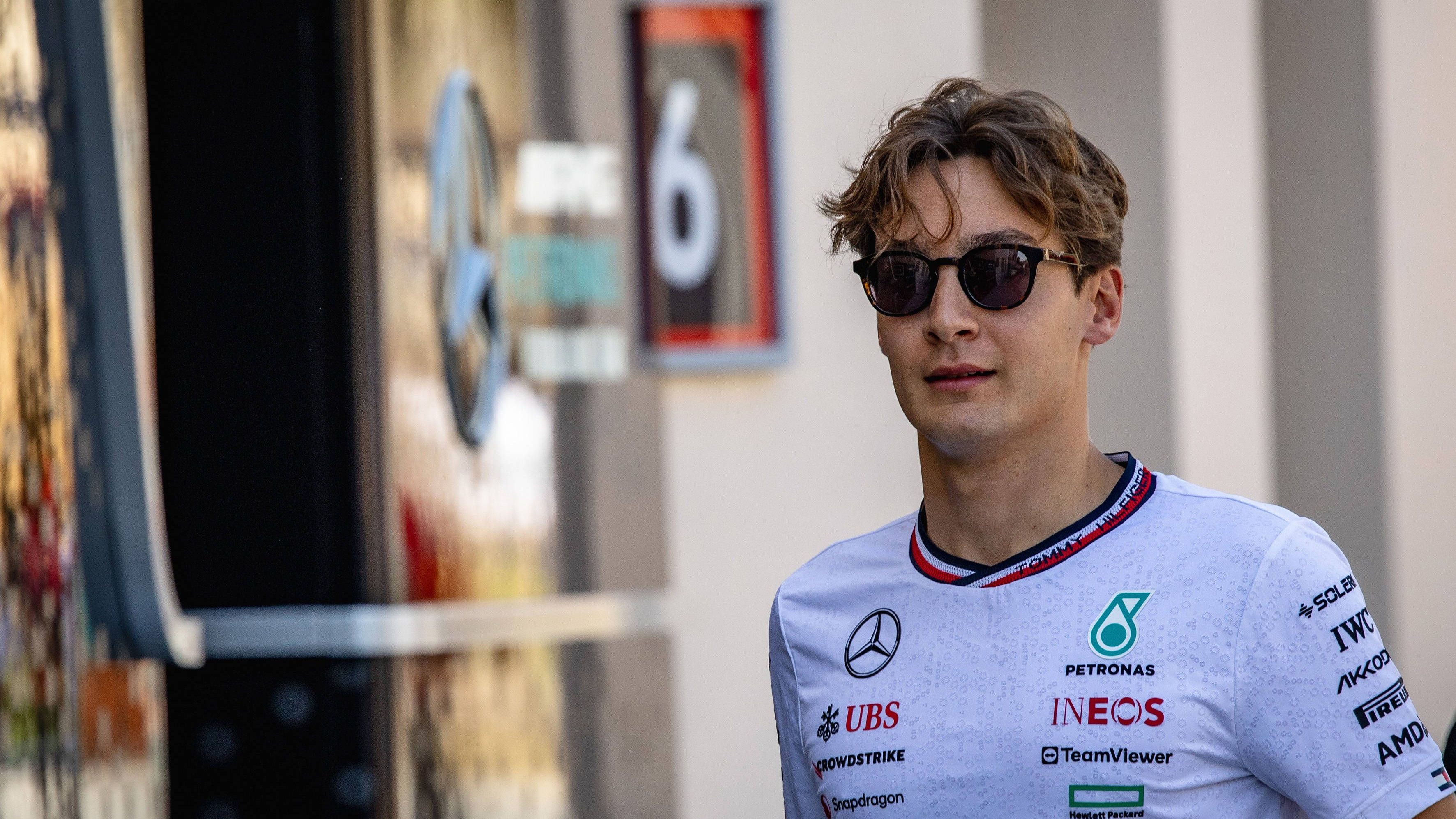 <strong>George Russell (Mercedes)</strong><br>Wenn Mercedes um den Titel fahren kann, gehört automatisch auch George Russell zu den Titelaspiranten. Er fuhr in den vergangenen beiden Jahren auf Augenhöhe mit Hamilton. Spannend wird es aber, wenn es für beide um Siege und den Titel geht. Er agierte bei haarigen Duellen nicht immer souverän. Außerdem muss er beweisen, dass er ein Anführer sein kann.