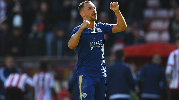 
                <strong>Danny Drinkwater</strong><br>
                Danny Drinkwater: 2012 wechselte Danny Drinkwater zu Leicester City - das dürfte sich als ein Segen für den zentralen Mittelfeldspieler herausgestellt haben. Zuvor konnte er nirgends wirklich Fuß fassen. Von seinem Klub Manchester United wurde er 2010 zu Cardiff City in die zweite englische Liga ausgeliehen. Allein in der Hinrunde stand er zwölf Mal gar nicht im Kader. Zur Winterpause ging es nach Watford - ebenfalls englisches Unterhaus zur damaligen Zeit. Viel besser sah es auch dort nicht aus. Wenn er spielte, waren es meist nur wenige Minuten.
              