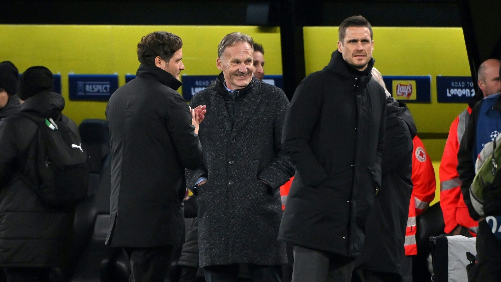 <strong>BVB-Transferoffensive - mögliche Ziele</strong><br>In einem "Bild"-Interview <a href="https://www.ran.de/sports/fussball/bundesliga/news/bvb-transfers-news-und-geruechte-hans-joachim-watzke-plant-bvb-transferoffensive-im-sommer-99135">hat Hans-Joachim Watzke einen großen Transfersommer bei Borussia Dortmund angekündigt</a>. Auf welche Spieler könnte es der BVB abgesehen haben? <em><strong>ran</strong></em> hat Gerüchte rund um Borussia Dortmund gesammelt. <em>(Stand: 31. Mai 2024)</em>