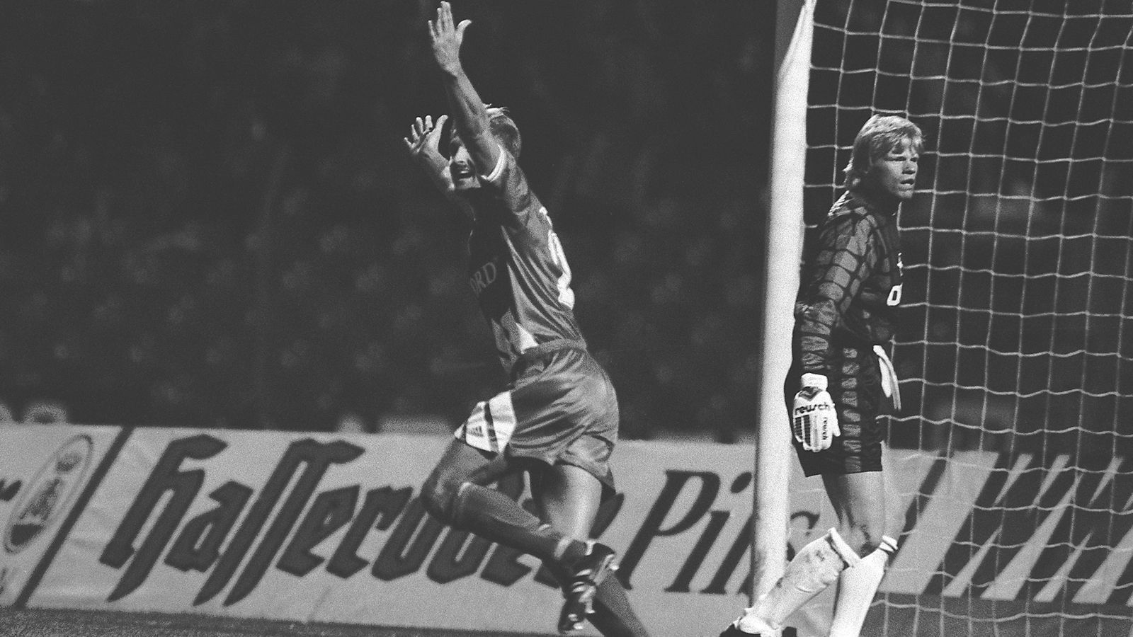 <strong>TSV Vestenbergsgreuth - FC Bayern München 1:0 (1994/95)</strong><br>
                Kaum beim FC Bayern angekommen, musste der junge Oliver Kahn gleich eine Pokal-Blamage ertragen. In der ersten Runde scheiterten die Münchner beim damaligen Regionalligisten TSV&nbsp;Vestenbergsgreuth. Die vielleicht peinlichste aller Niederlagen der Münchner im DFB-Pokal. Der TSV fusionierte später mit der SpVgg Fürth zur SpVgg Greuther Fürth. Seit 2007 ist der TSV Vestenbergsgreuth jedoch wieder mit einer eigenen Senioren-Mannschaft aktiv - im Amateur-Fußball.