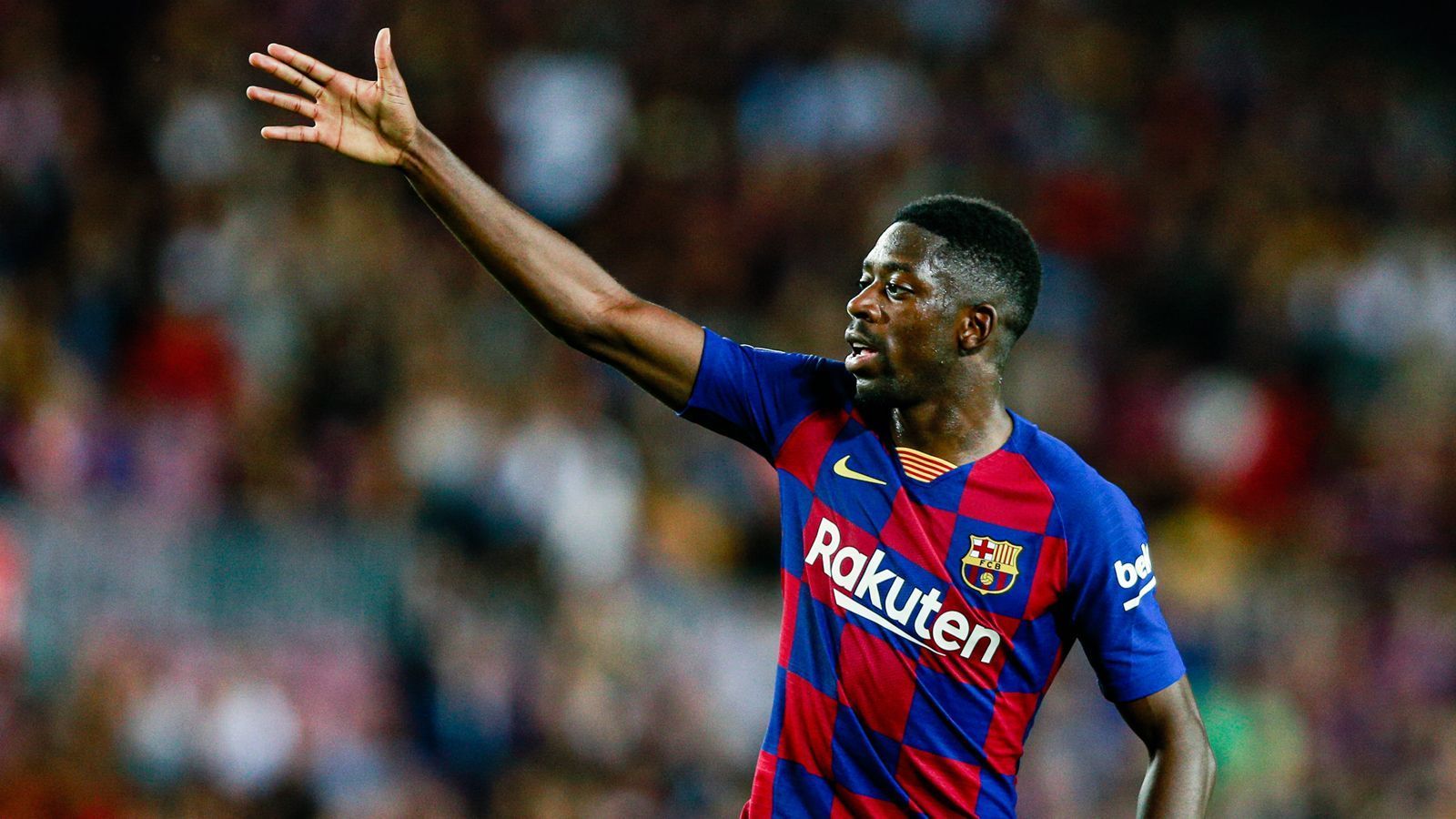 
                <strong>Ousmane Dembele (Oktober 2019)</strong><br>
                Er hat mal wieder Rot gesehen! Ousmane Dembele flog beim 4:0-Sieg vom FC Barcelona gegen den FC Sevilla in der 88. Minute vom Platz. Allerdings nicht für ein übermütiges Foul, sondern weil er seine Klappe nicht halten konnte. Zuvor hatte schon Teamkollege Ronald Araujo die Rote Karte für eine Notbremse gezeigt bekommen - und das passte Dembele so gar nicht. "Er sagte zu mir: 'Schlecht, sie pfeifen sehr schlecht' und gestikulierte dabei mit seinen Armen direkt vor mir herum", erklärte Schiedsrichter Antonio Miguel Mateu Lahoz seine Entscheidung. 
              