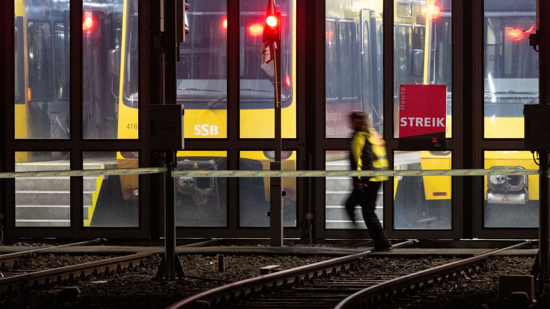 Verdi-Streiks legen den Nahverkehr in halb Deutschland lahm.