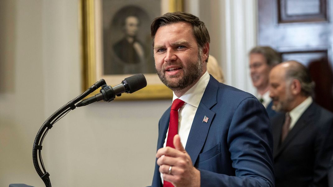 US-Vizepräsident JD Vance steht wegen einer Maßnahme während eines Kajak-Ausflugs in der Kritik.