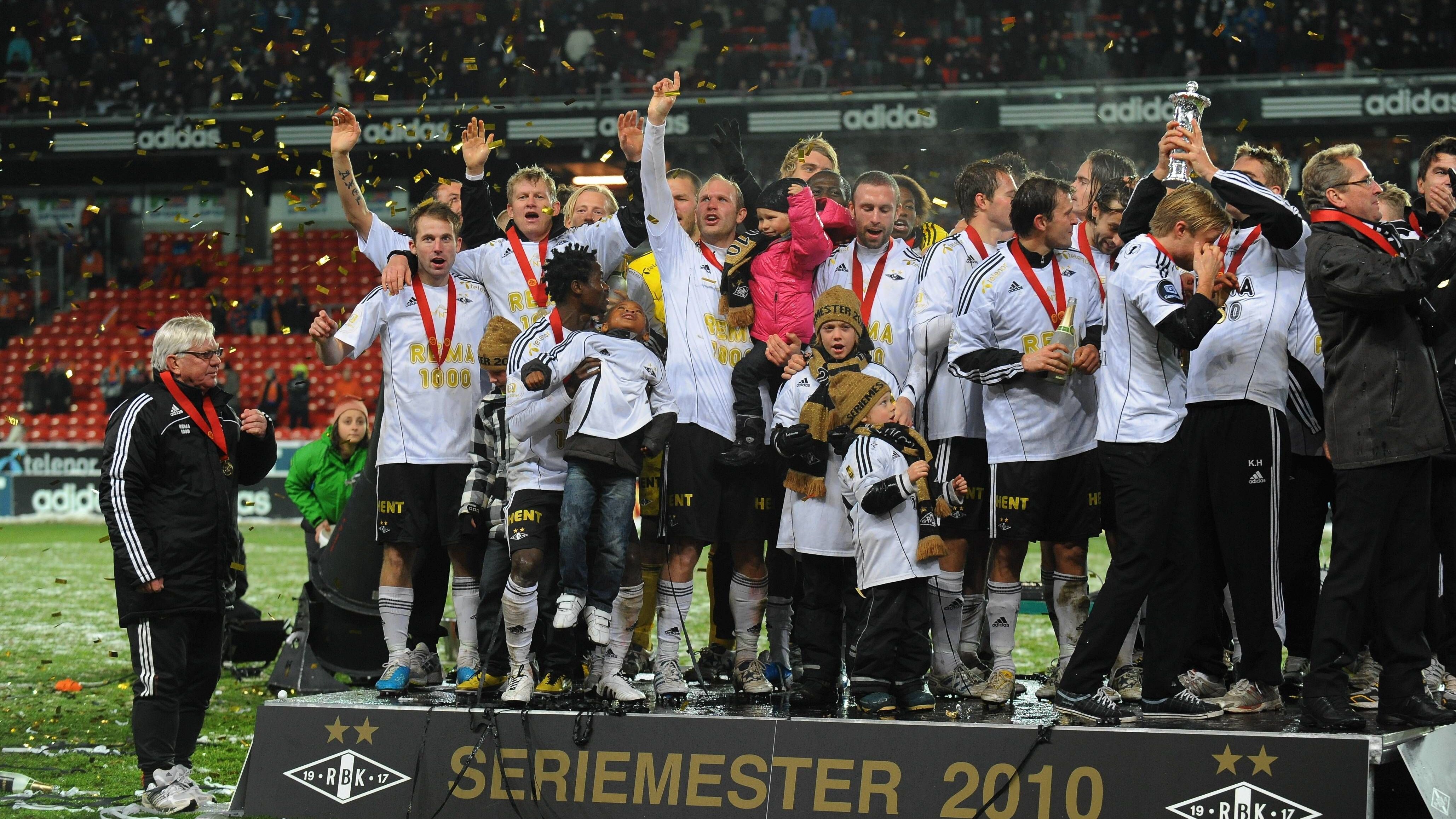 <strong>Norwegen: Rosenborg Trondheim 2010 </strong><br>
                Die Norweger, die in der heimischen Liga zu den Top-Teams zählen und mit 26 Titeln Rekordmeister sind, schlossen die Saison 2010 als Meister ohne Niederlage ab. Mit 68 Punkten aus 30 Spielen führte der spätere schwedische Nationaltrainer Erik Hamren die Norweger zu diesem Triumph. &nbsp;
