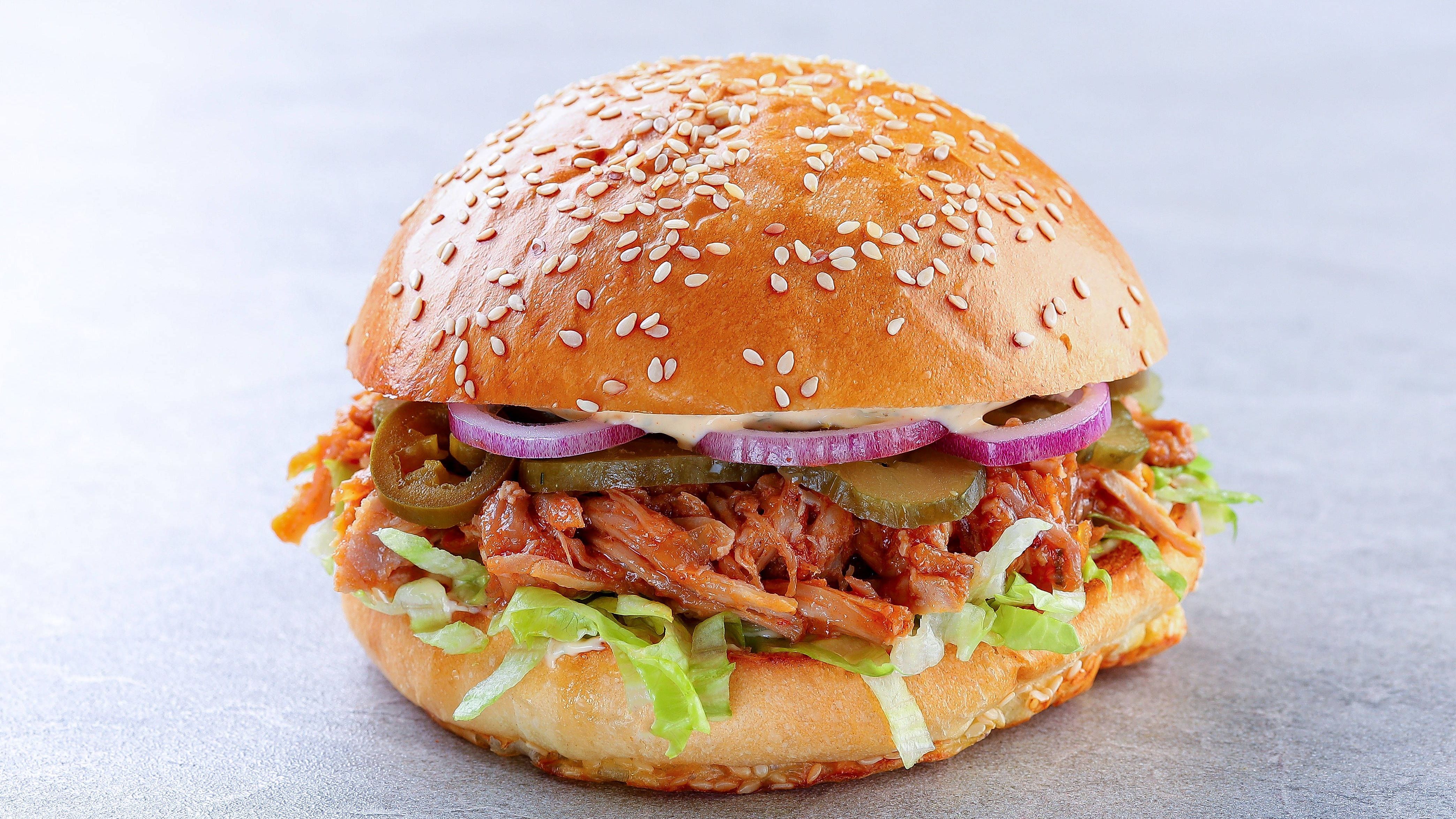 <strong>Pulled Beef Burger:&nbsp;<br></strong>15€