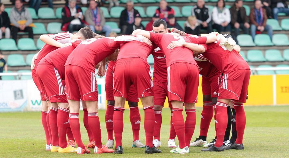 
                <strong>Eintracht Norderstedt</strong><br>
                Die SpVgg Greuther Fürth wurde Norderstedt nämlich zugelost. Die Partie wird im heimischen Edmund-Plambeck-Stadion austragen. Tickets sind sogar noch erhältlich – auch für den Gästebereich. Der Saisonstart in der Regionalliga Nord verlief für Norderstedt bislang durchwachsen. Zwei Siege stehen zwei Niederlagen gegenüber. Zumindest steht die Eintracht aber wieder in der dritten Runde des Verbandspokals. Eine erneute Qualifikation für den DFB-Pokal ist das große Ziel – oder gelingt Norderstedt gegen Fürth sogar die Überraschung und die Reise geht weiter?
              