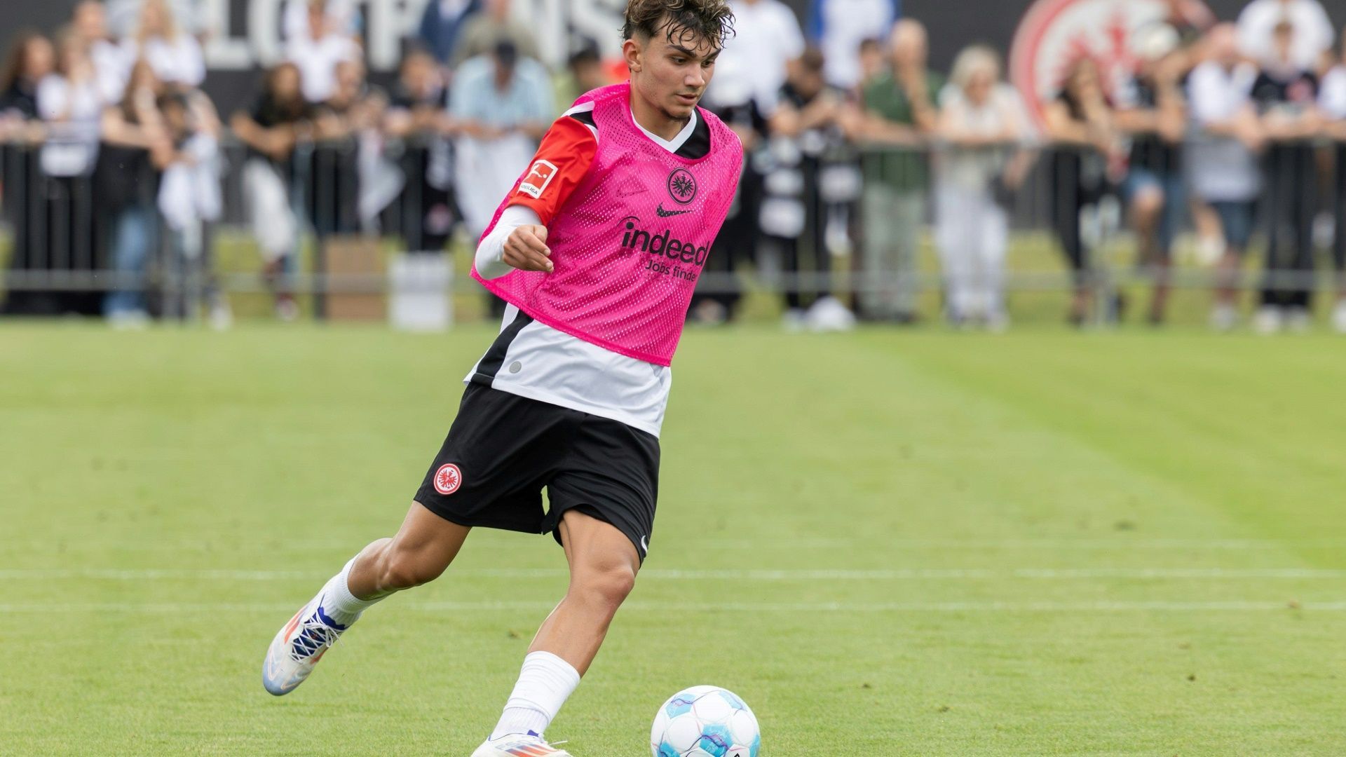 Bundesliga Rekord Eintracht Juwel Uzun Schreibt Geschichte - 2b62wuk