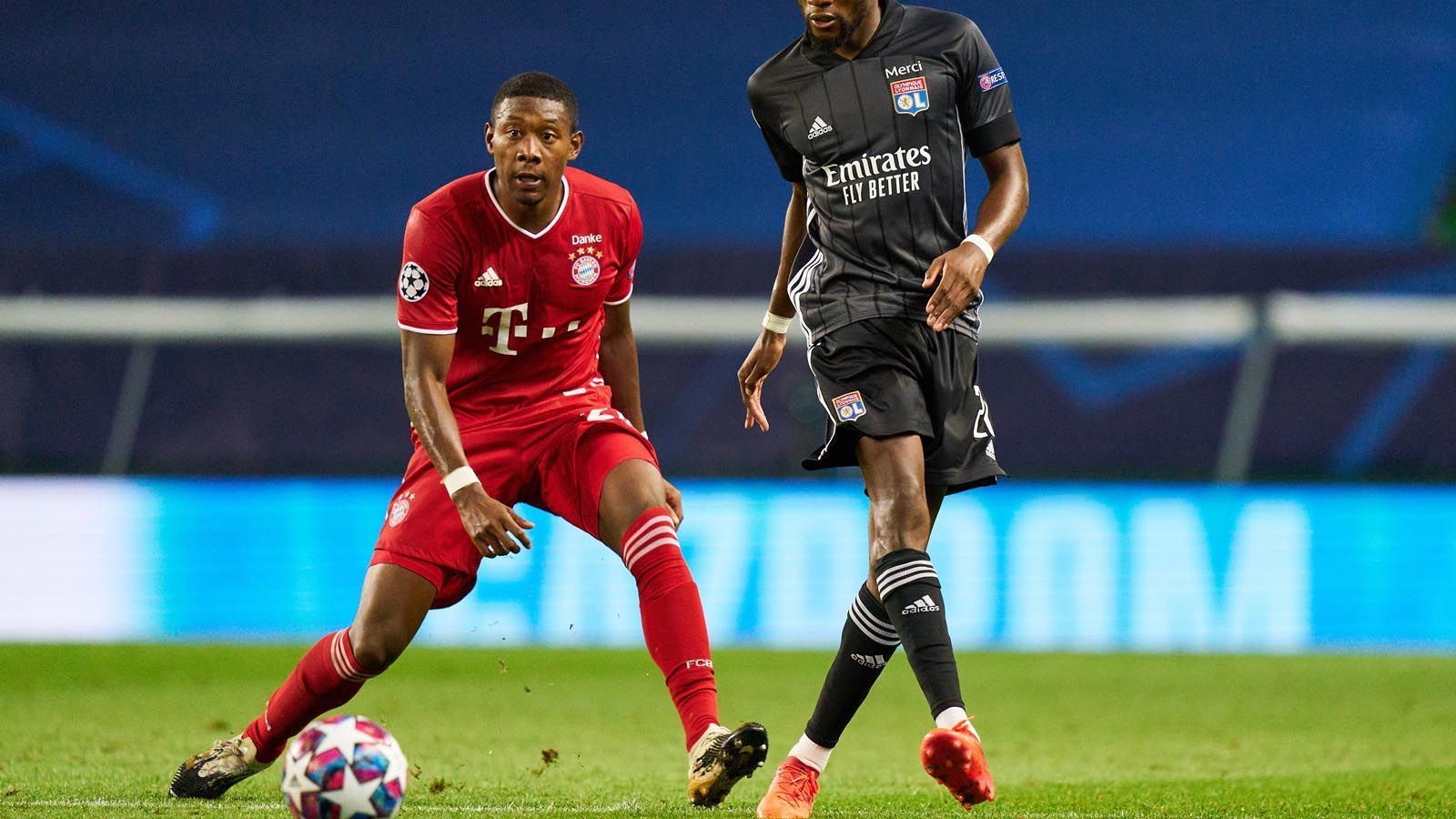 
                <strong>Innenverteidiger: David Alaba</strong><br>
                Alaba befindet sich in der besten Phase seiner Karriere, kann mindestens zwei Positionen auf Weltklasse-Niveau spielen und ist dadurch unersetzbar für die Münchner. Schon Boateng ist nicht langsam, doch im Vergleich ist Alaba geradezu pfeilschnell - eine wichtige Eigenschaft gegen die sprintstarke PSG-Offensive. Dazu kann der Österreicher auch im Kombinationsspiel glänzen. Alabas Form: zu 100 Prozent finalreif.
              