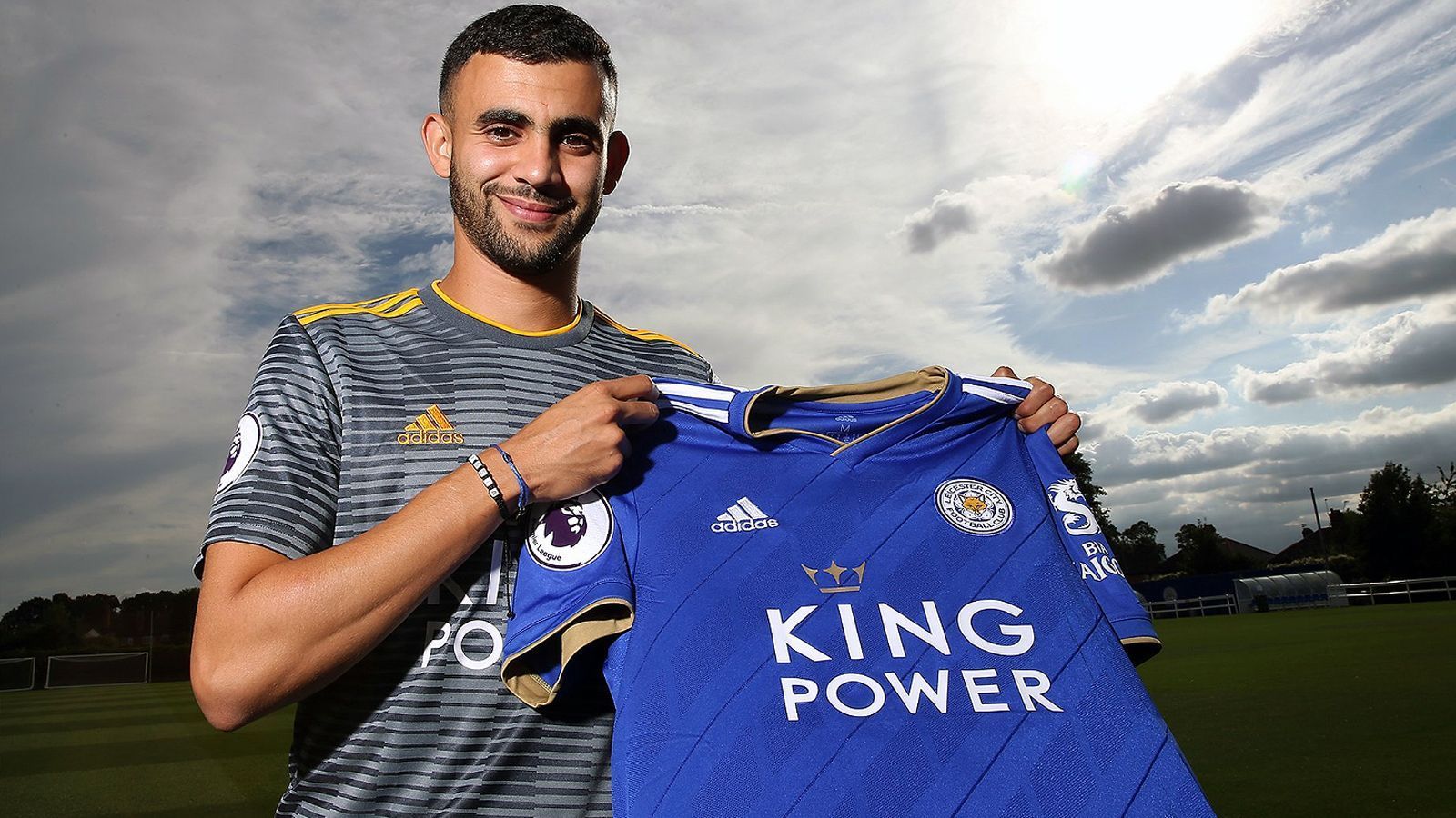 
                <strong>Rachid Ghezzal (Zugang Leicester City)</strong><br>
                Nach dem Abgang von Riyad Mahrez in Richtung Manchester City hat der frühere englische Meister Leicester City einen Nachfolger für den Flügelflitzer vorgestellt. Mit Rachid Ghezzal verpflichteten die "Foxes" einen algerischen Landsmann Mahrez' von der AS Monaco. Die Ablöse soll sich laut Medienberichten auf 15 Millionen Euro belaufen und Ghezzal unterzeichnete bei den Engländern einen Vierjahresvertrag bis zum Sommer 2022. Ghezzal kam in der Saison 2017/18 auf 35 Pflichtspiel-Einsätze für Monaco und erzielte dabei zwei Treffer.
              