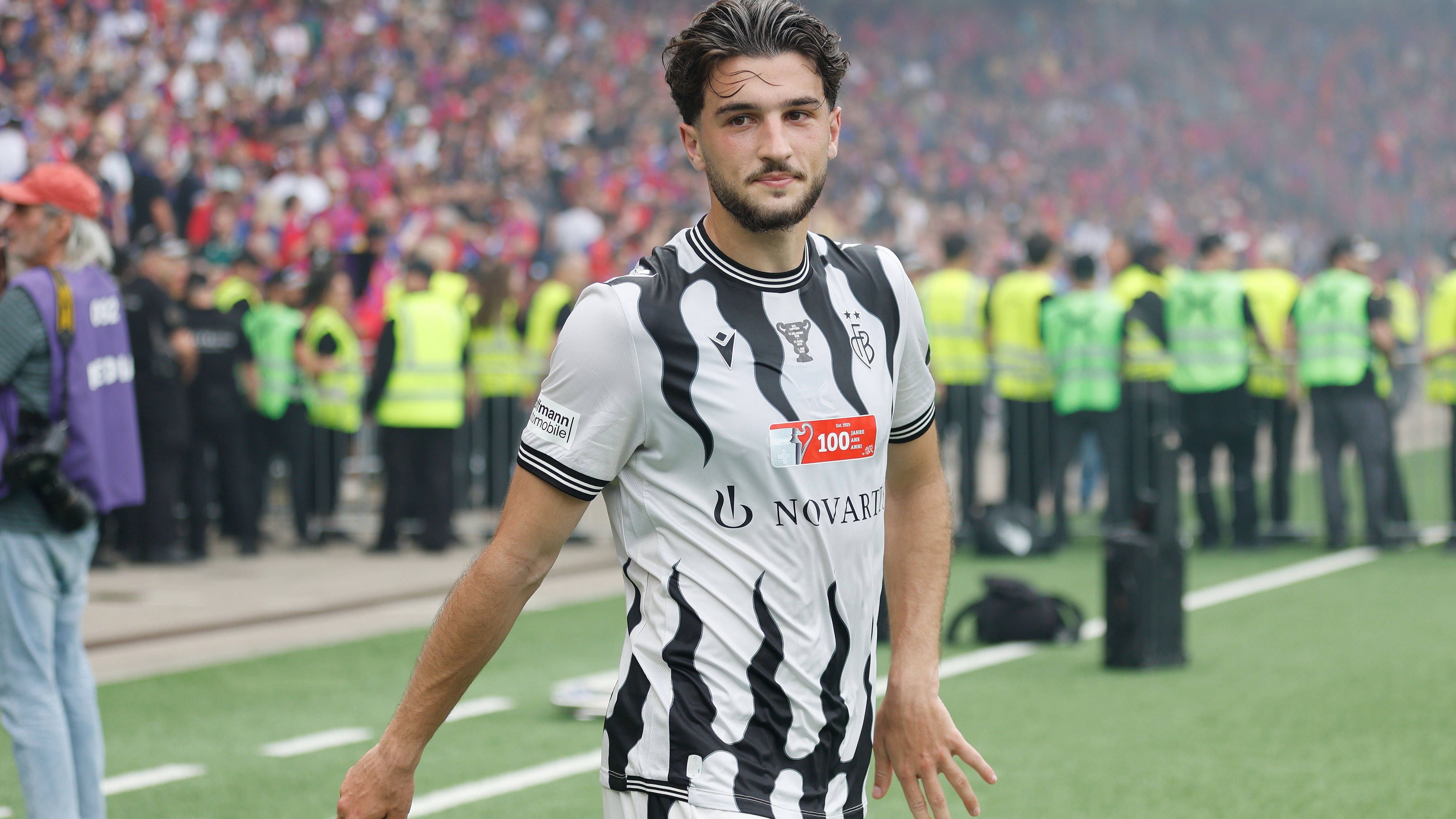 <strong>Leon Avdullahu (TSG Hoffenheim)</strong><br>Über die Jugend des FC Basel schaffte es Leon Avdullahu in die erste Mannschaft und hatte seinen Anteil am Double in der vergangenen Saison. Nun geht es für den Mittelfeldspieler bei der TSG Hoffenheim weiter, die acht Millionen Euro für ihn gezahlt haben soll. Immerhin lief sein Vertrag beim FCB noch bis 2028.