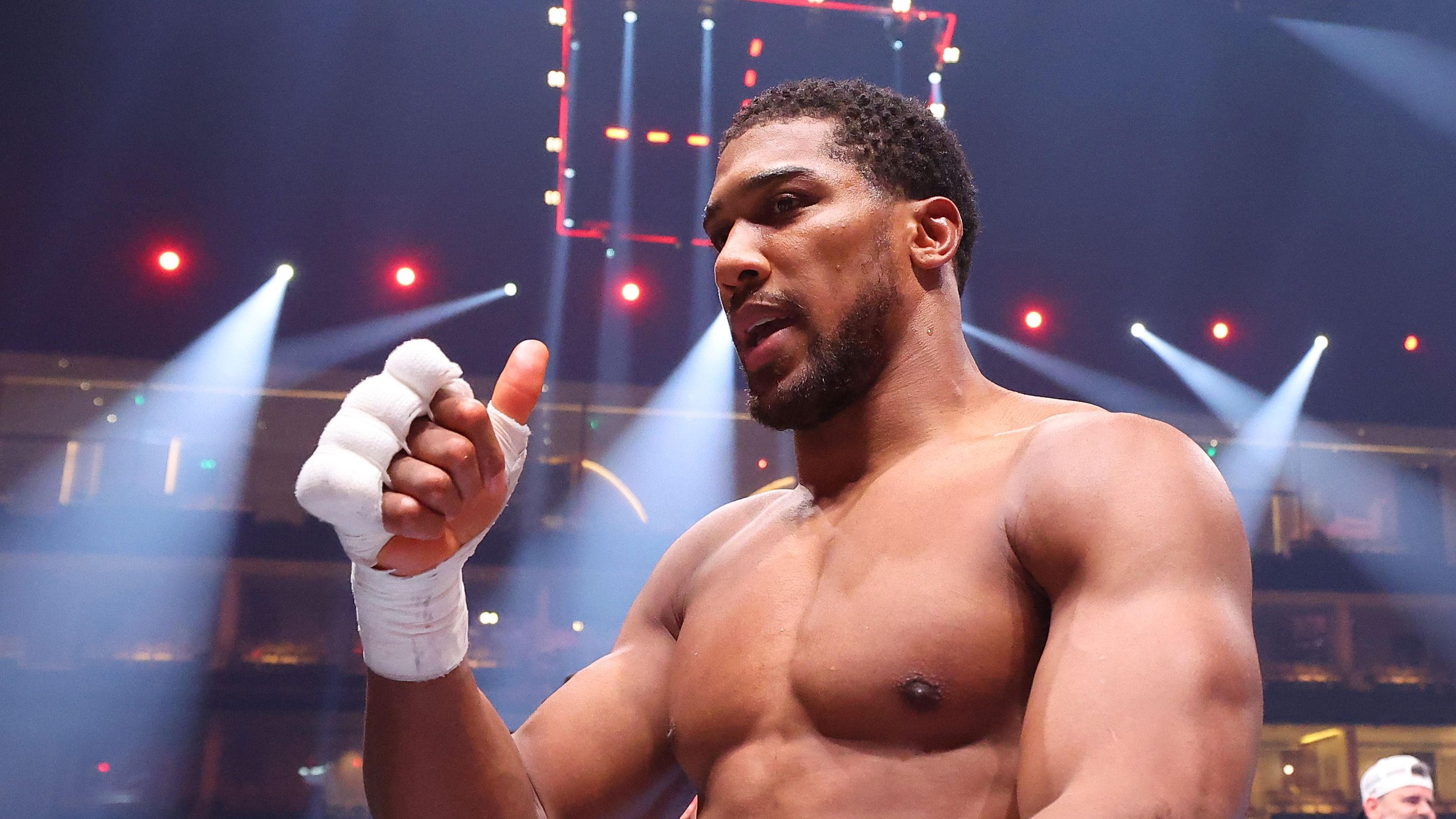 <strong>Platz 16: Anthony Joshua (Boxen)<br></strong> Gesamteinnahmen: 83 Millionen Dollar<br>Preisgeld: 75 Millionen Dollar<br>Werbeeinnahmen: 8 Millionen US-Dollar