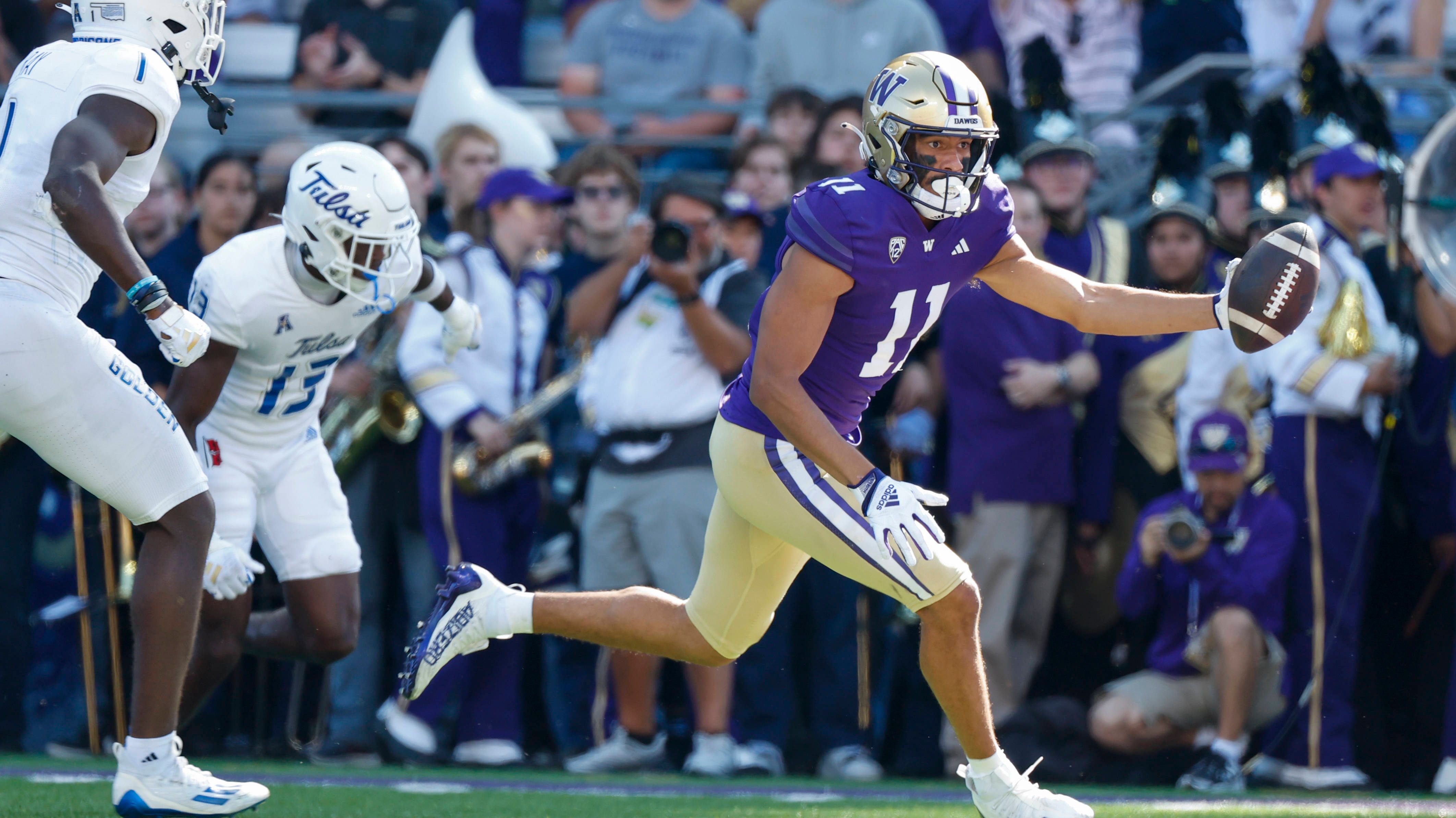 <strong>Jalen McMillan: Der Slot-Receiver</strong><br>Nun scheint McMillan wieder vollkommen gesund zu sein. Im Pac-12 Championship-Game gegen Oregon sammelte er neun Catches für 131 Yards. Mit 1,81 Meter und 81 Kilogramm fällt er im Vergleich zu Odunze und Polk körperlich ab, brilliert aber mit einem sauberen Route-Running. McMillan agiert meistens aus dem Slot und ist insbesondere in der Mitte des Feldes gefährlich.