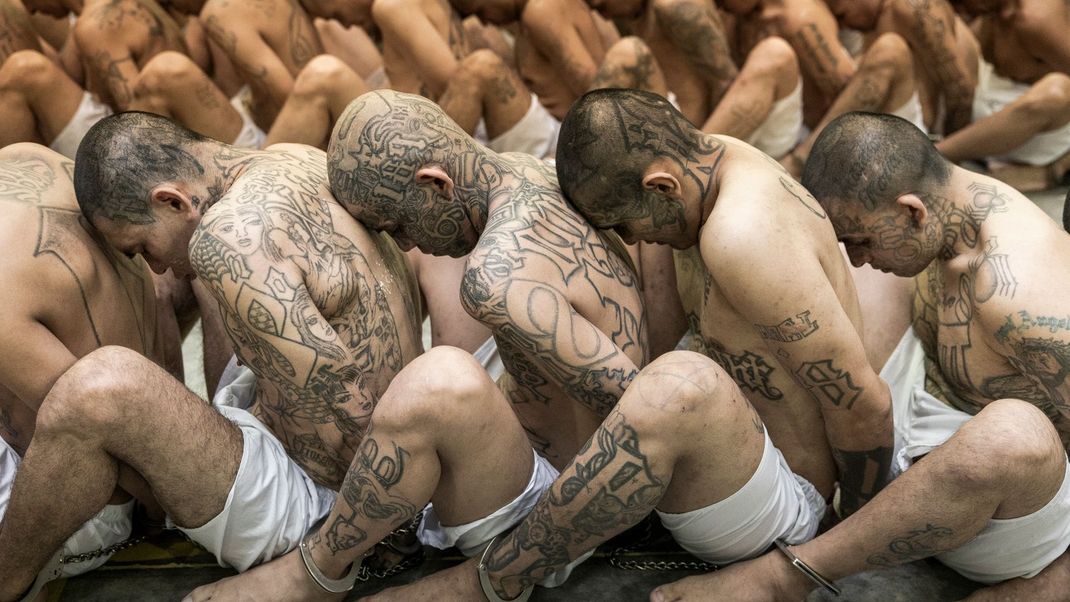 Häftlinge im Mega-Gefängnis Tecoluca in El Salvador