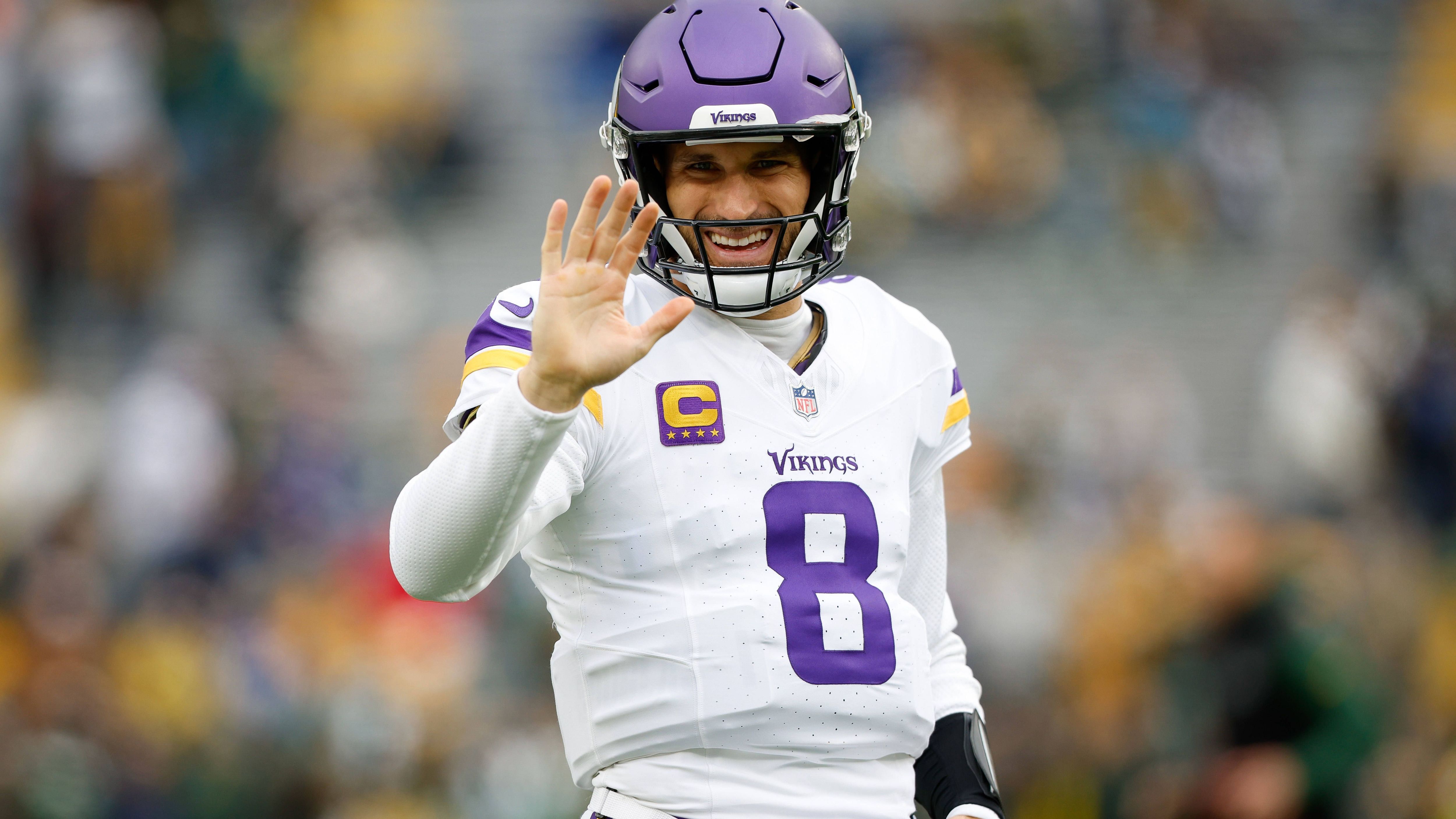 <strong>Minnesota Vikings</strong> <br>Kirk Cousins Achillessehne ist gerissen, sein Vertrag läuft aus. Er ist 35 Jahre alt und konnte die Vikings nie komplett davon überzeugen, dass er der Mann für die großen Spiele ist. Dennoch gut möglich, dass die Vikings wegen des umkämpften Quarterback-Marktes und Draft-Pick 11 Cousins wieder unter Vertrag nehmen. Ansonsten wären wieder Wilson und Fields Trade-Kandidaten.