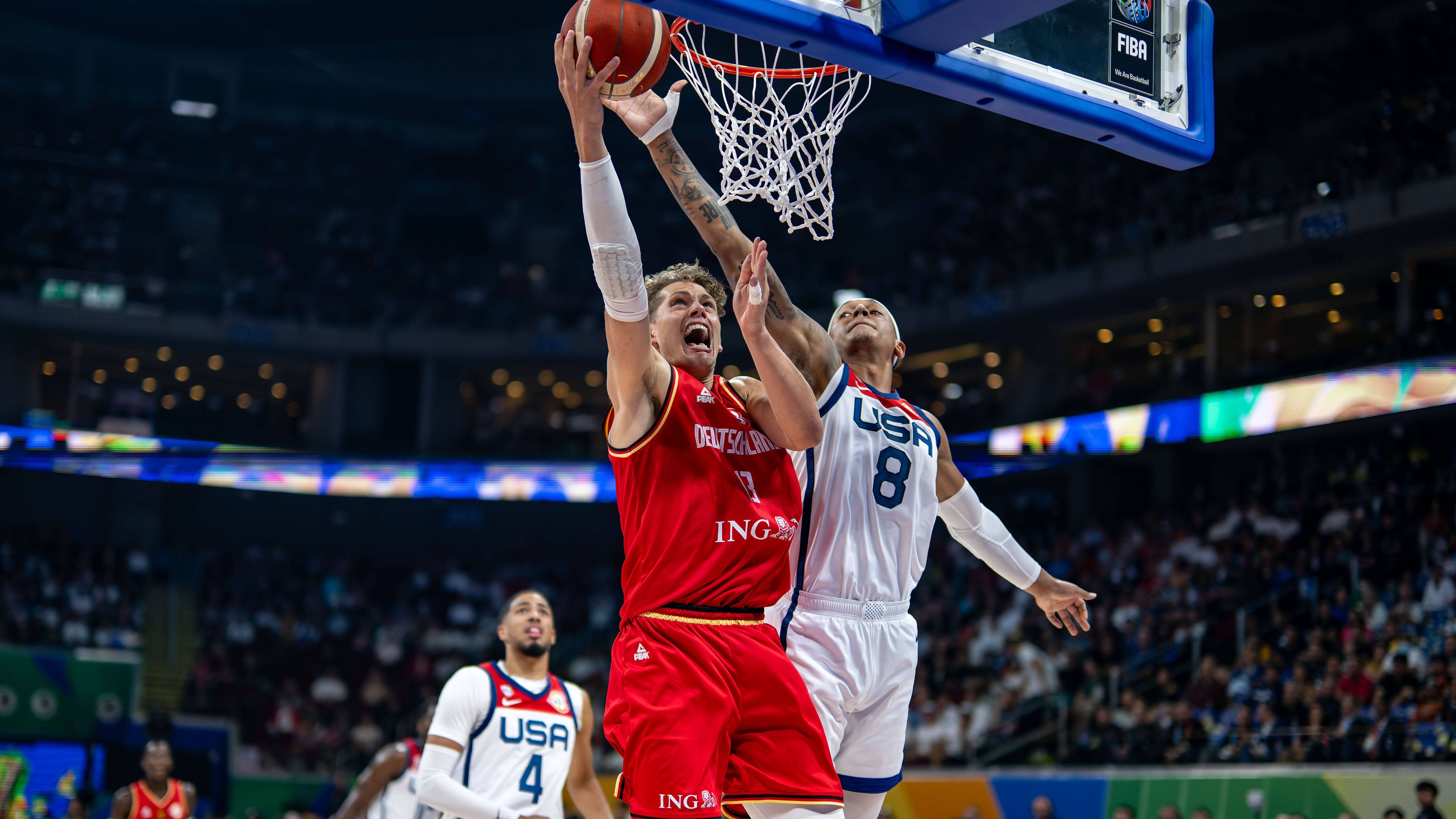 <strong>Moritz Wagner (Power Forward)</strong><br><br>Bei der EM hatte ihn noch eine Fußverletzung gestoppt. Der ältere der Wagner-Brüder ist ein echtes Upgrade für die Mannschaft, als Typ und als Spieler. Kommt der NBA-Profi von Orlando Magic aufs Feld, ist der Energieschub sicher. Wagner hat enorme Power, feiert jeden Erfolg und hat immer einen lockeren Spruch parat. "Mo bringt eine spezielle Persönlichkeit mit", sagt Gordon Herbert.