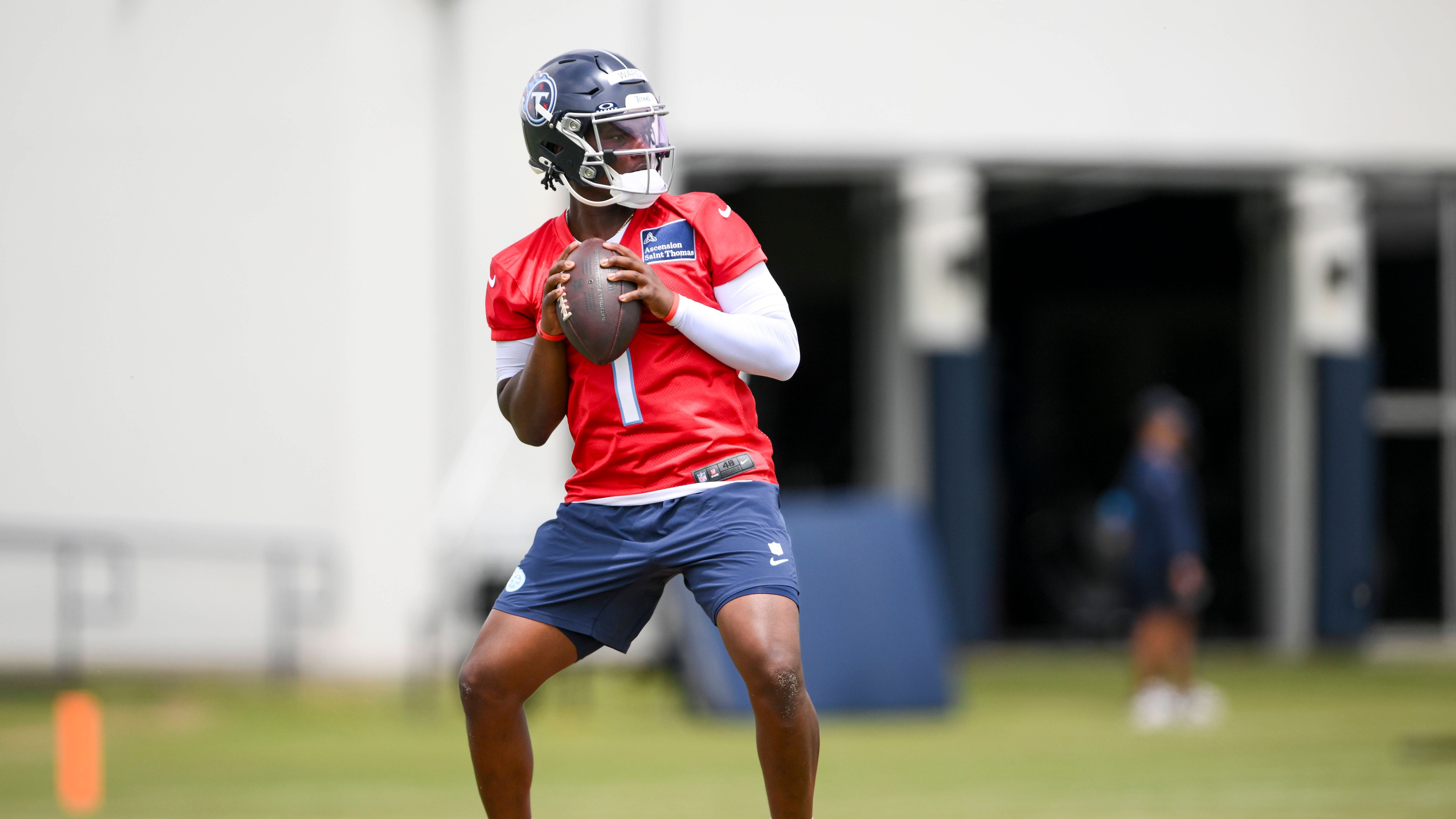 <strong>Platz 27: Tennessee Titans<br></strong>Tyler Lockett, Calvin Ridley, Van Jefferson und Treylon Burks bilden ein erfahrenes Receiver-Quartett. Zudem wurde die Offensive Line sinnvoll verstärkt. Tony Pollard bringt gute Anlagen für einen Allrounder auf der Position des Running Backs mit. Die große Frage bei den Titans lautet: Wie gut ist Quarterback Cam Ward, der erste Pick im NFL Draft 2025?