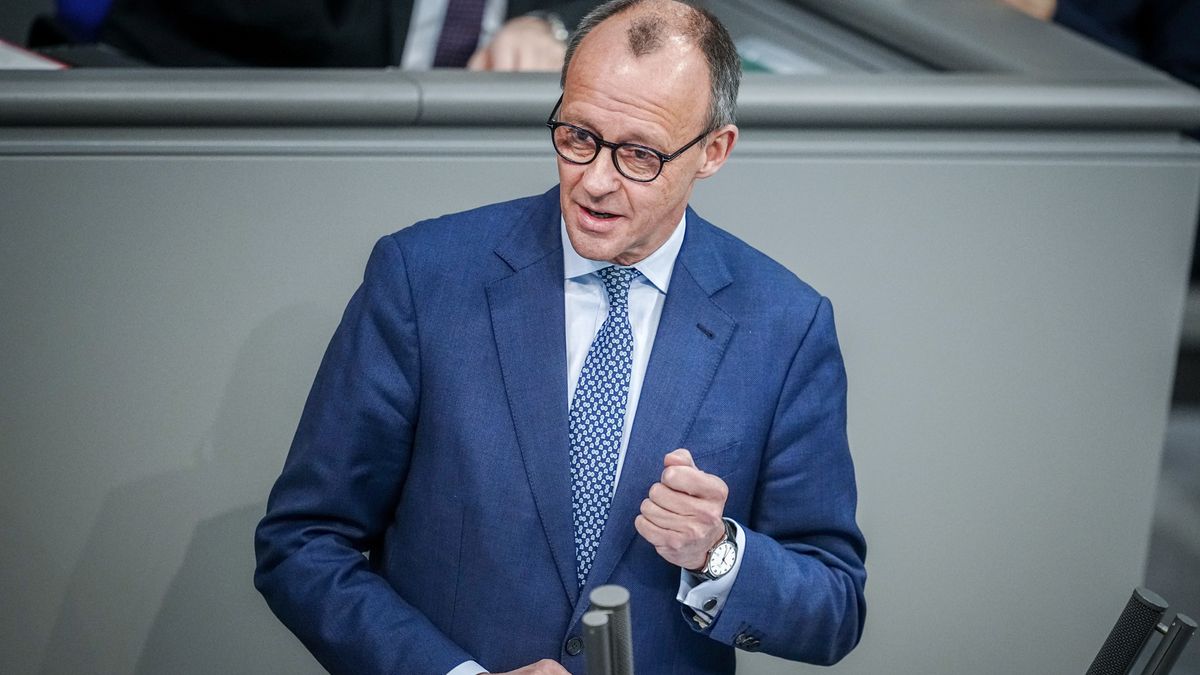 Friedrich Merz (CDU), CDU-Bundesvorsitzender und Unionsfraktionsvorsitzender, lobt die bundesweiten Demonstrationen gegen Rechtsextremismus.