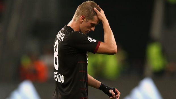 
                <strong>Lars Bender (Bayer Leverkusen)</strong><br>
                Lars Bender (Bayer Leverkusen): Der Kapitän der Werkself wird immer wieder von Sprunggelenksproblemen aus der Bahn geworfen. Somit muss Bender tatenlos zusehen, wie es für seinen Klub bis zum Saisonende weitergeht. Im schlimmsten Fall könnte Bayer Leverkusen sogar noch mit in den Abstiegskampf gezogen werden. Der 27-Jährige konnte in der laufenden Saison nur neun Bundesliga-Spiele absolvieren.
              