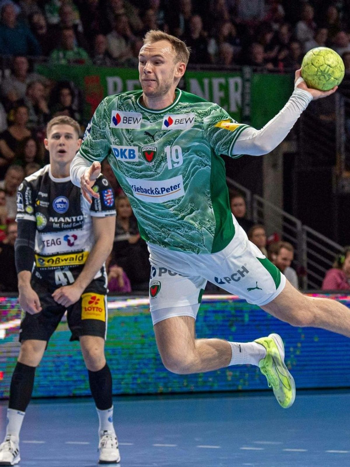 Mit Berlin im Viertelfinale: Mathias Gidsel (vorne)