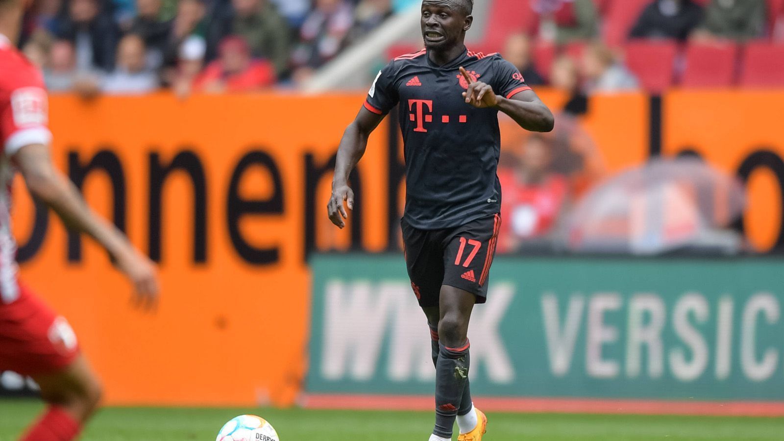 
                <strong>Sadio Mane</strong><br>
                Der als Weltstar gefeierte Neuzugang gibt Rätsel auf. Fünf Tore in elf Pflichtspielen sind zunächst ein guter Wert. Allerdings gelangen ihm in den vergangenen vier Bundesligaspielen und in den beiden Champions-League-Partien keine Treffer. Zudem hat er noch kein Tor vorbereitet. ran-Durchschnittsnote: 3,14
              