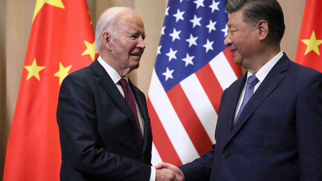 Chinas Staatschef betont die Notwendigkeit stabiler Beziehungen zu den USA und signalisiert Kooperationsbereitschaft, auch mit der kommenden Trump-Regierung.