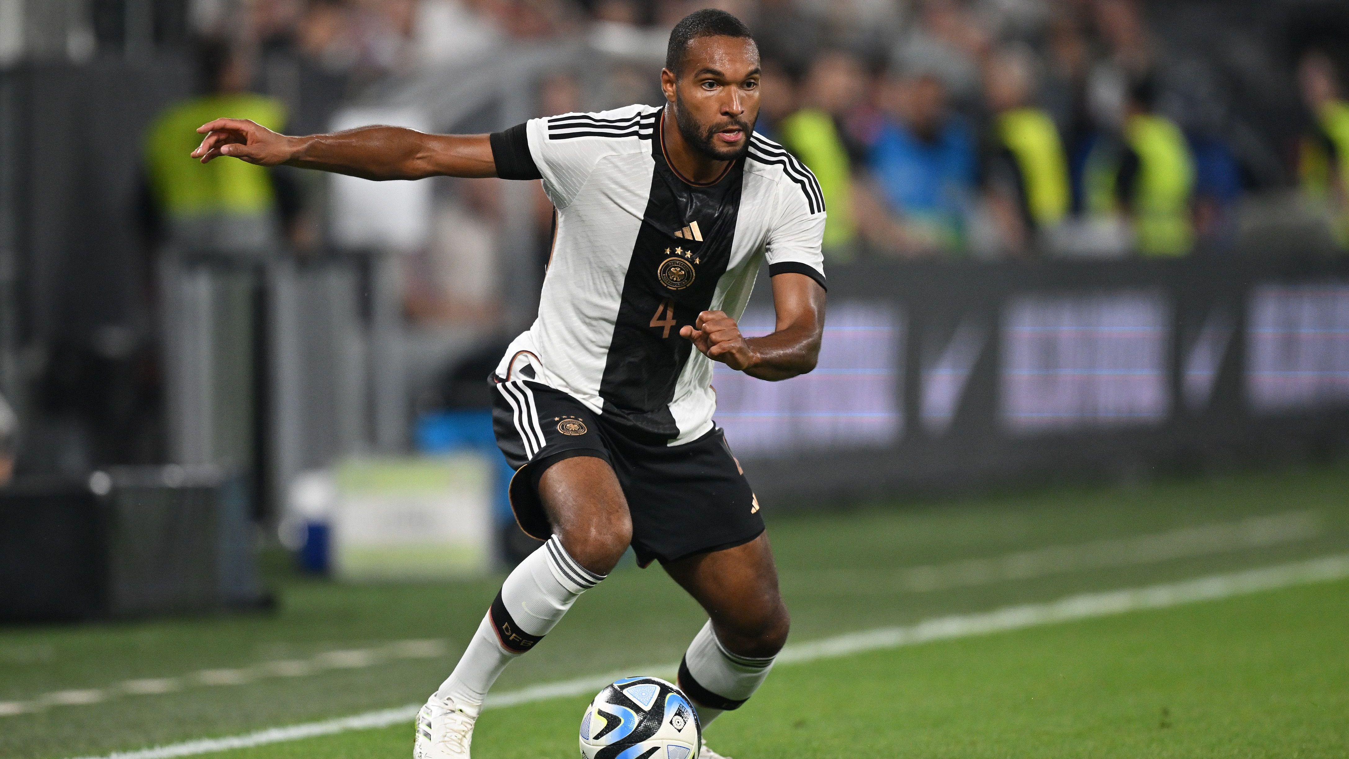 <strong>Gewinner: Jonathan Tah</strong><br>Unter Ex-Bundestrainer Hansi Flick war Jonathan Tah komplett außen vor, obwohl er auch damals schon gute Leistungen in Leverkusen zeigte. Nun ist der flexible Defensivspieler einer der Gewinner des Trainerwechsels. Unter Interimscoach Rudi Völler durfte der 27-Jährgegen Frankreich durchspielen und auch Nagelsmann setzte gegen die USA und Mexiko jeweils 90 Minuten auf Tah.