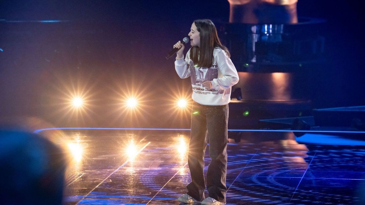Miray singt "Kal Yanimda" bei den Blind Auditions von "The Voice Kids" 2024.