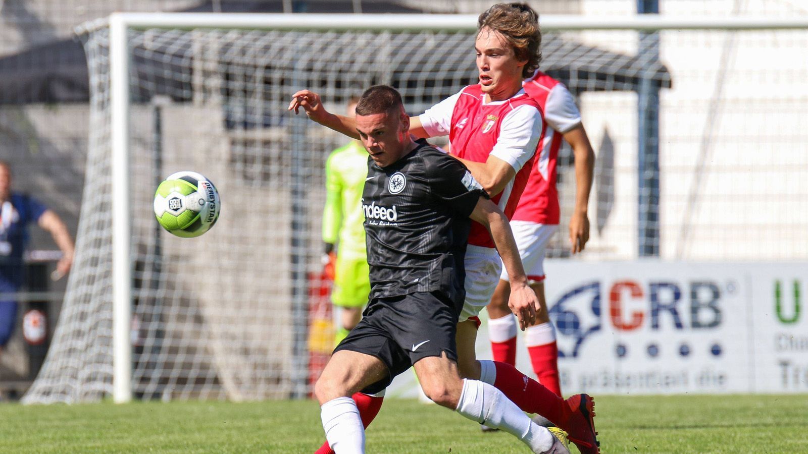 
                <strong>Kleinster Spieler</strong><br>
                Patrick Finger (Eintracht Frankfurt, Mittelfeld): 1,66 Meter
              