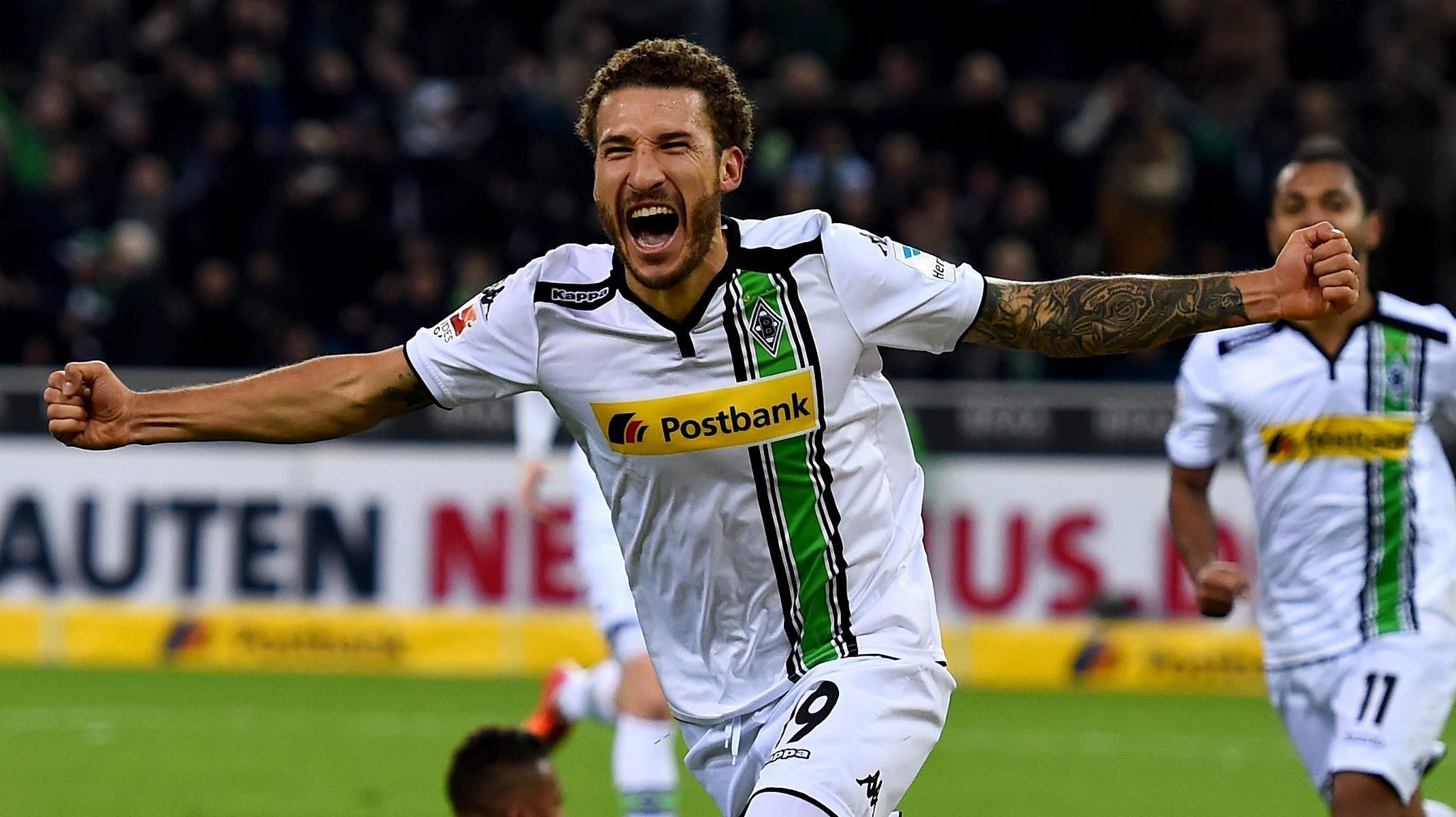 
                <strong>Fabian Johnson (Borussia Mönchengladbach)</strong><br>
                Fabian Johnson (Borussia Mönchengladbach): Der US-Amerikaner ist im Grunde komplett abgemeldet. In der ersten Hälfte fällt Johnson nur mit einem überhasteten Schuss auf. Doch seine persönliche Leistungssteigerung kann sich sehen lassen. Kurz nach dem 2:0 durch Stindl überwindet er Neuer auf Pass von Korb. ran-Note: 3
              