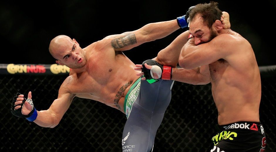 
                <strong>Robbie Lawler</strong><br>
                Robbie Lawler steht in dem Ruf, einer der härtesten Fighter in der Geschichte der UFC zu sein. Das kommt nicht von ungefähr: 20 seiner 27 Siege erzielte der amtierende Weltmeister im Weltergewicht durch Knockout. Lawler, ein langjähriger Trainingspartner von Matt Hughes, kehrte 2013 in die UFC zurück und gewann seitdem acht Kämpfe und den WM-Titel. Zweimal bestritt er seit seinem Comeback den "Kampf des Jahres".
              