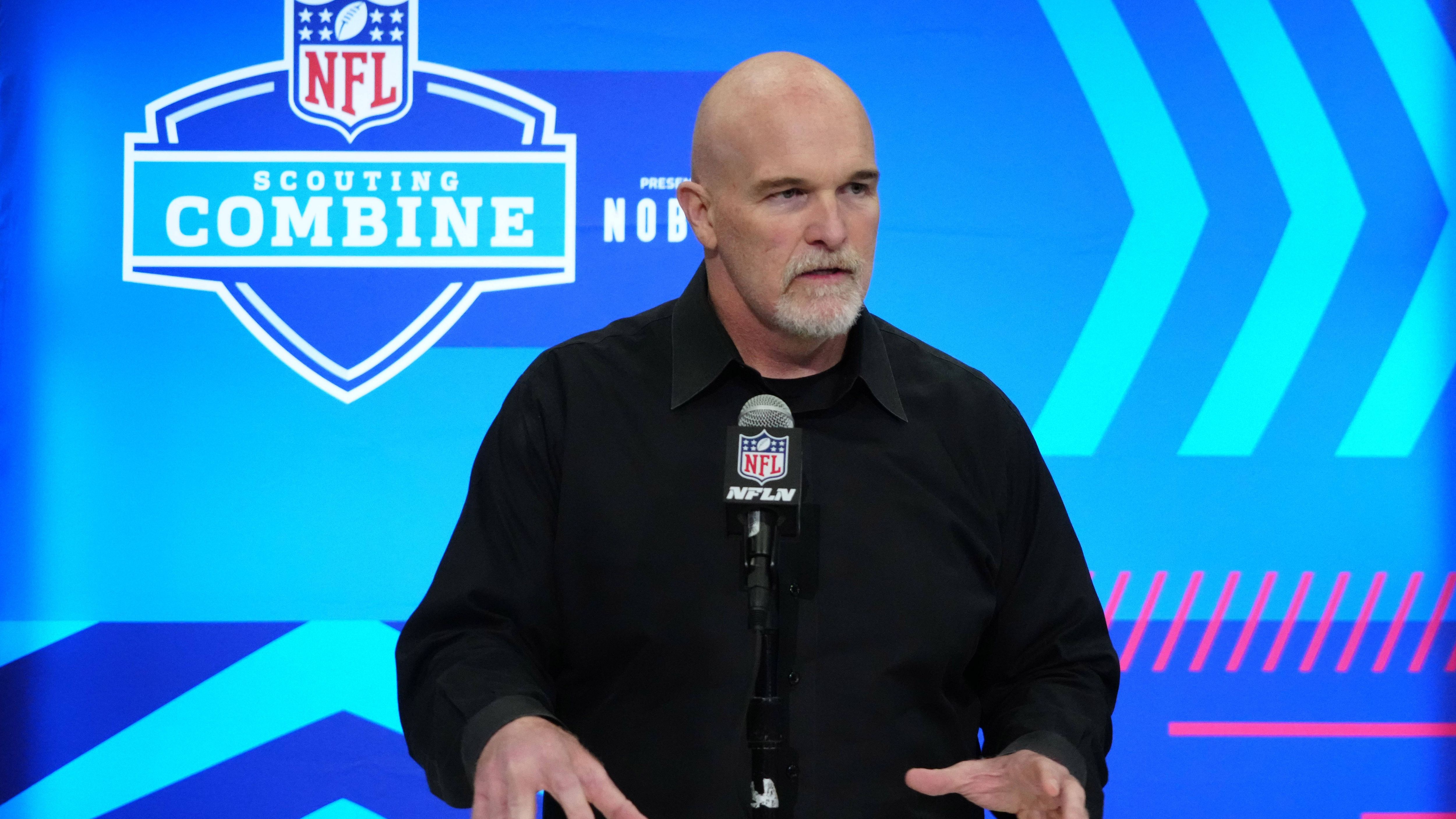 <strong>Week 18: Commanders at Cowboys</strong><br>Im Januar kommt es für Washingtons neuen Head Coach Dan Quinn zu einem brisanten Duell mit seiner ehemaligen Franchise. Drei Jahre lang war er der Defensive Coordinator der Cowboys. Zusätzliche Brisanz erhält die Partie, da die Commanders in der Offseason mit Tyler Biadasz, Dante Fowler Jr., Dorance Armstrong and Noah Igbinoghene gleich mehrere Ex-Cowboys verpflichtet haben.