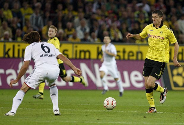 
                <strong>Spiel eins</strong><br>
                Beim ersten Duell stand Robert Lewandowski nur 15 Minuten auf dem Platz. Zum 2:0-Sieg steuerte der heute 25-Jährige weder ein Tor noch eine Vorlage bei.
              