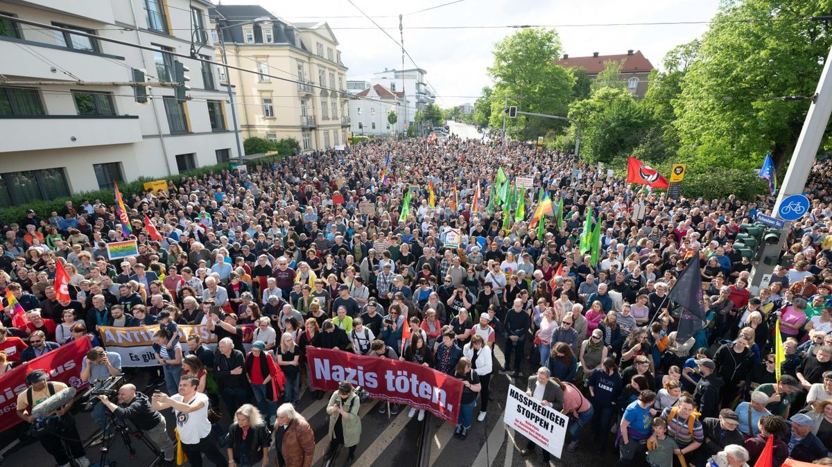 Nach dem brutalen Angriff auf den SPD-Politiker Ecke hat sich ein 17-Jähriger der Polizei gestellt.