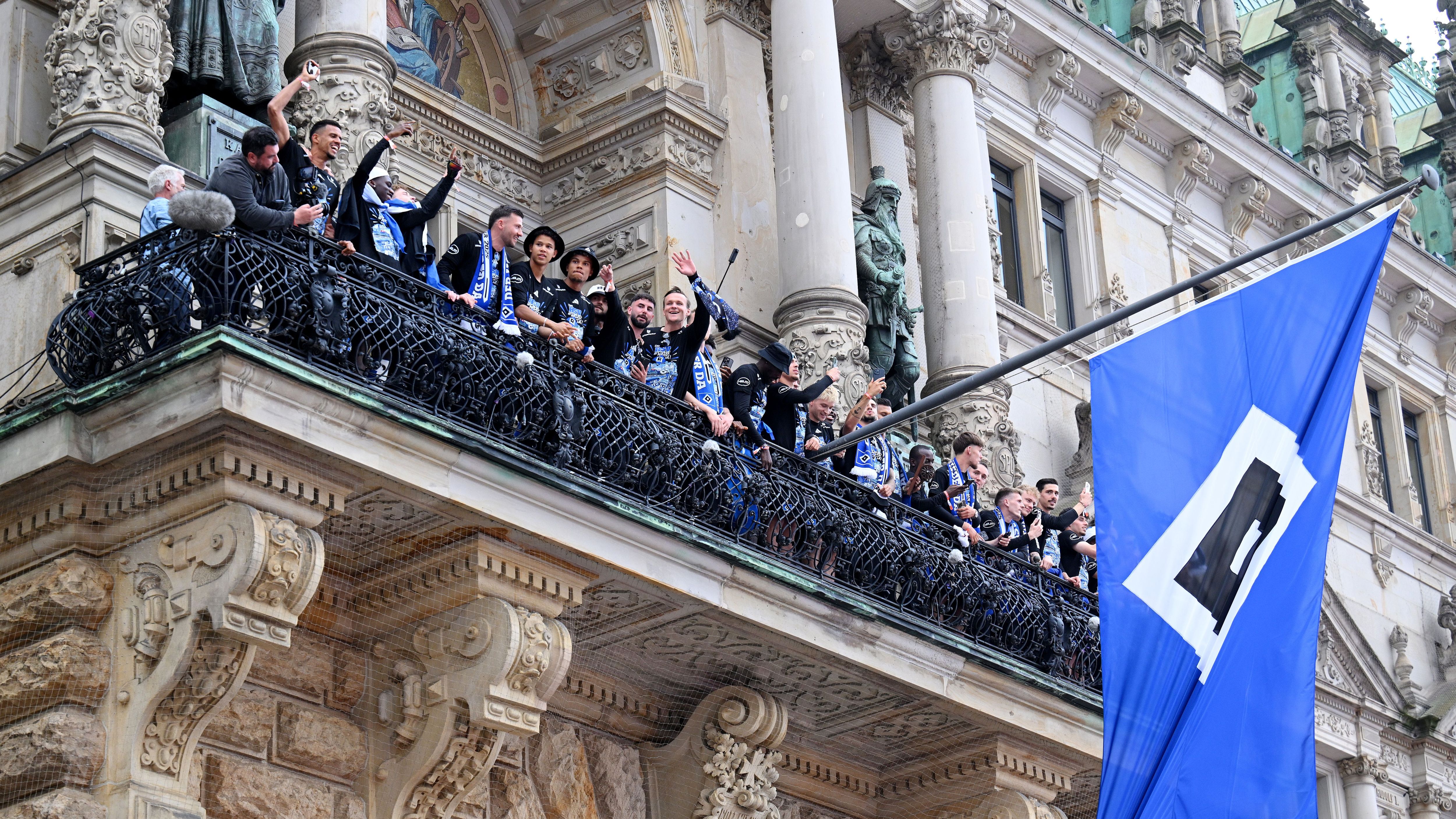 <strong>Hamburger SV</strong><br>ChatGPT-Name als NFL-Franchise: Hamburg Harbor Hawks