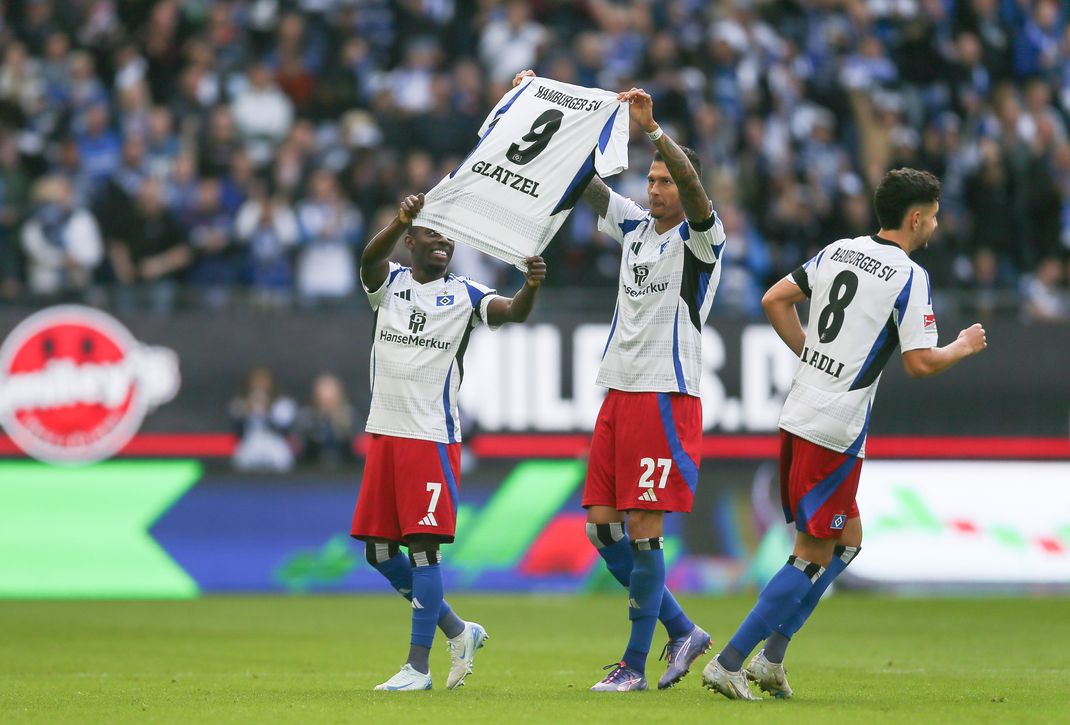 Die HSV-Spieler erinnern an ihren verletzten Torjäger Robert Glatzel