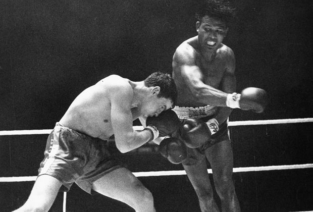 
                <strong>Sugar Ray Robinson</strong><br>
                Sugar Ray Robinson ist laut "Ring Magazine" der beste Boxer aller Zeiten. Der US-Amerikaner war Weltmeister im Welter- und Mittelgewicht. Robinson (r.) gewann 173 seiner 200 Profikämpfe, hier im Duell mit Terry Downes 1962.
              