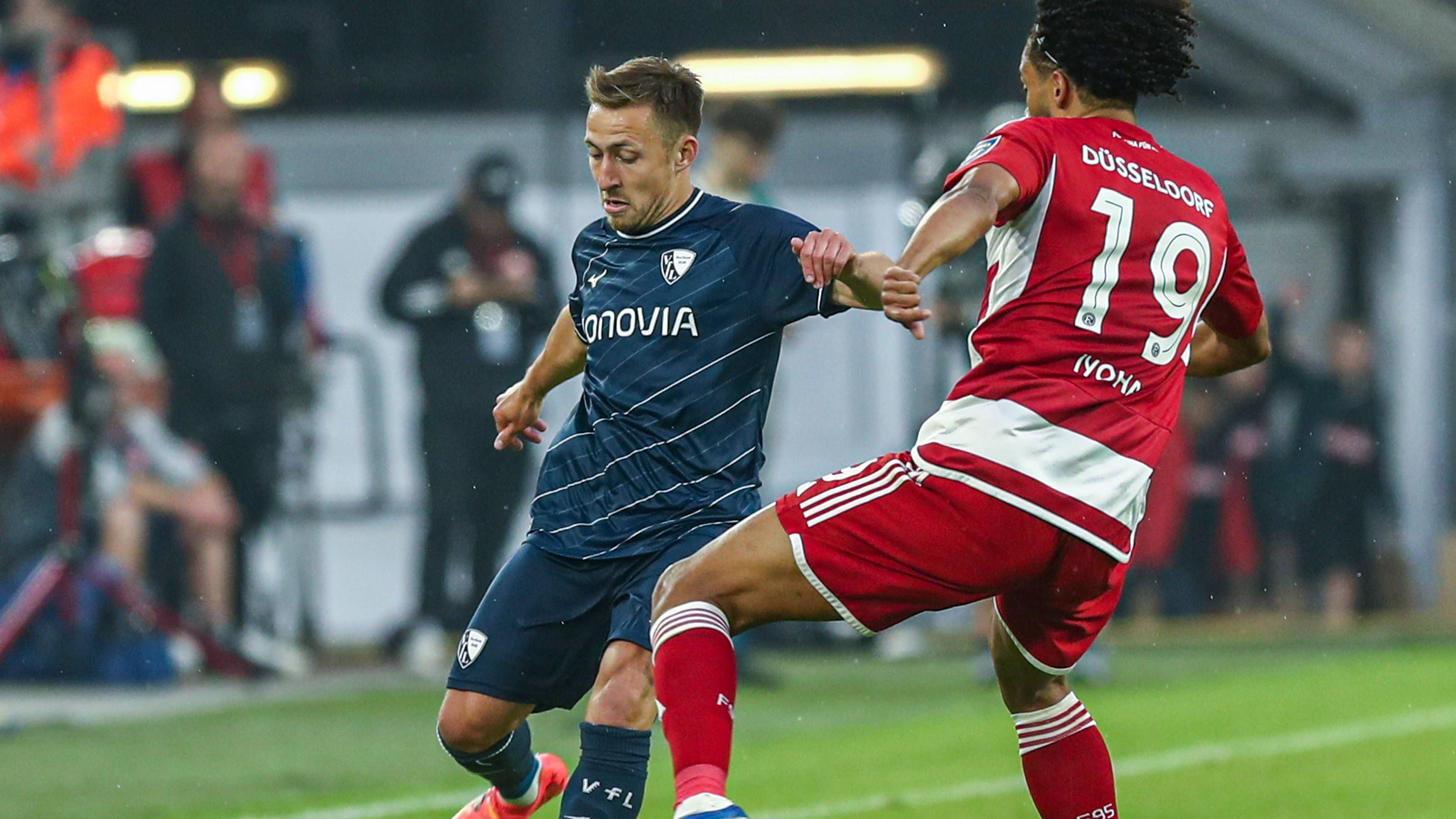 <strong>Felix Passlack (VfL Bochum)</strong><br>Keine gute Partie des ehemaligen Dortmunders. Lässt sich defensiv häufig überrumpeln und lässt offensiv viele Angriffe seines Teams versanden. Von seinen 18 Pässen bringt er nur acht an einen Mitspieler. Das liegt auch daran, dass vier davon lange Bälle sind (einer kommt an) und drei Flanken (keine kommt an). Wird in der 59. Minute ausgewechselt. <strong><em>ran</em></strong><strong>-Note: 5</strong>