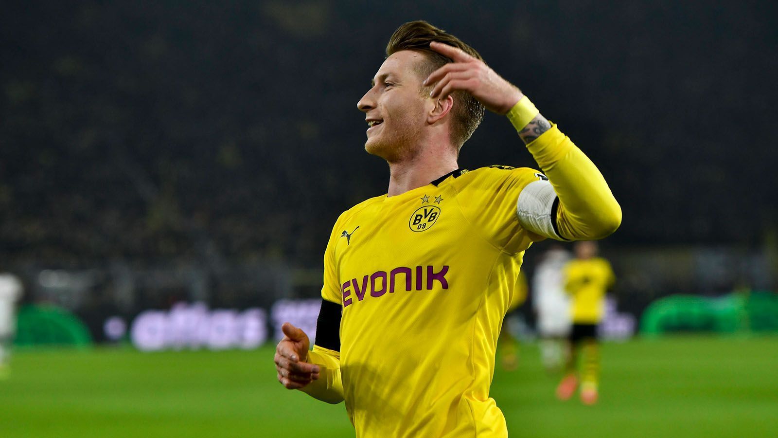 
                <strong>Marco Reus</strong><br>
                Starke erste Hälfte. Leitet das 1:0 ein, ist viel in Bewegung, agil, zweikampfstark und spielfreudig. Vermeidet mit klugem Laufweg vor dem 2:0 eine Abseitsstellung, vollendet nach Alleingang eiskalt. Auch im zweiten Durchgang der Dreh- und Angelpunkt im Dortmunder Spiel und einer klugen Vorlage auf Sancho zum 3:0. ran-Note: 1
              