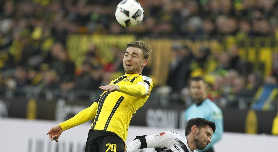 
                <strong>Marcel Schmelzer</strong><br>
                Marcel Schmelzer: Klebte auf der Außenbahn an seinem Gegenspieler und trat dementsprechend aggressiv auf. So kamen die Gladbacher über Schmelzers Seite auch so gut wie nie zum Zug. Offensiv trat der Linksfuß in Halbzeit zwei auch mehr in Erscheinung. Eine gute Partie! ran-Note: 2.
              