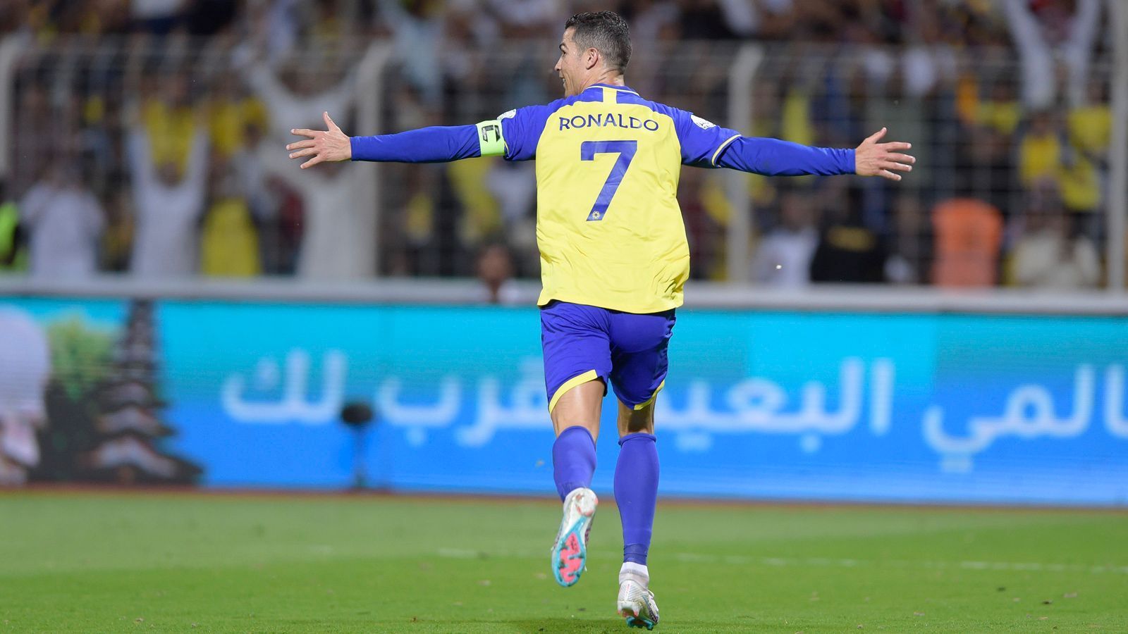 
                <strong>Cristiano Ronaldo (Al-Nassr)</strong><br>
                Position: Sturm
              