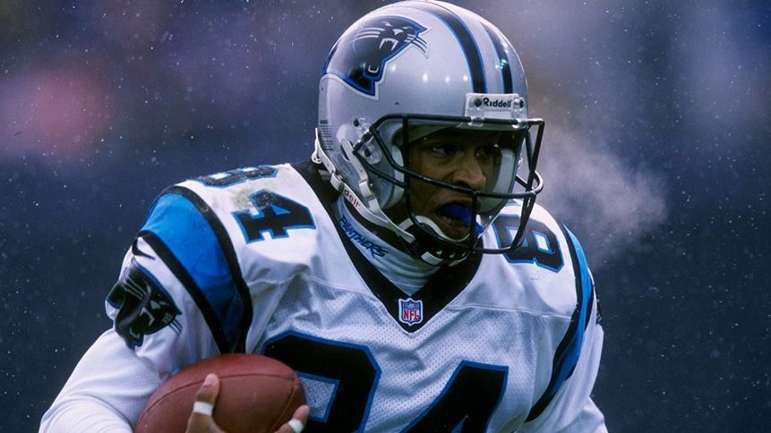 
                <strong>Rae Carruth, Wide Receiver - Carolina Panthers (Pick 27, 1997)</strong><br>
                Rae Carruth spielte eigentlich eine ordentliche erste Rookie-Saison, wurde sogar ein All-Rookie. Doch seine Taten neben dem Platz sollten die Carolina Panthers für immer schocken. 1999 wurde er zu einer Haftstrafe von 18 bis 24 Jahren verurteilt, weil er einen Mord an seiner schwangeren Freundin in Auftrag gab.
              