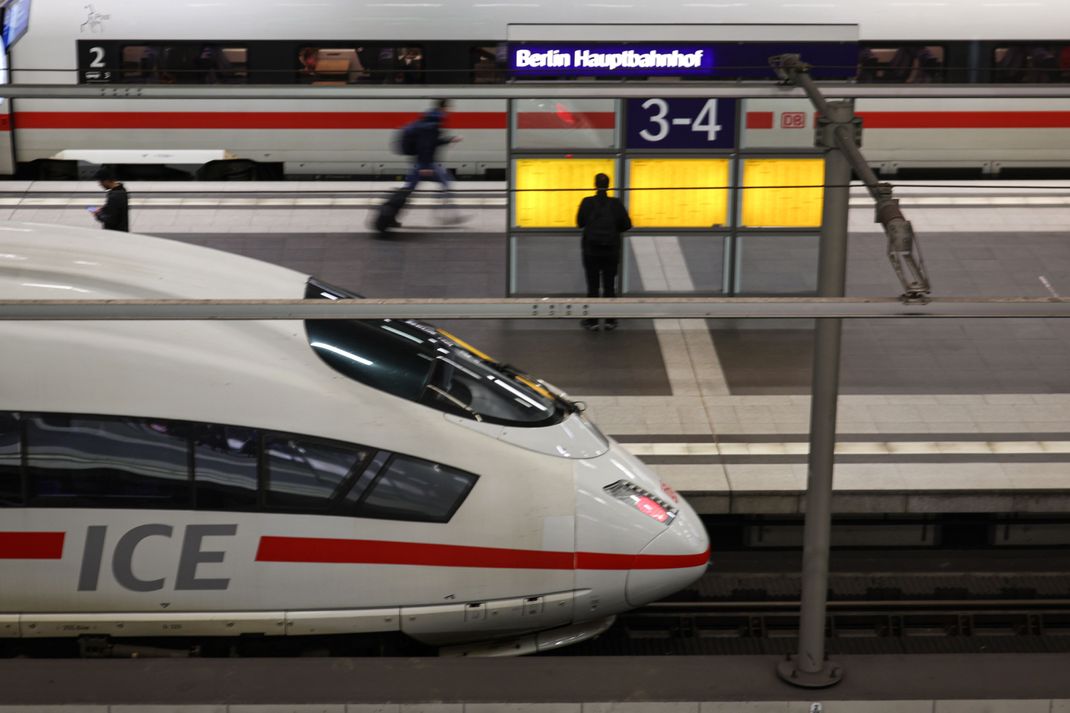 Die Deutsche Bahn muss schon im ersten Halbjahr 2024 einen milliardenschweren Verlust verzeichnen.