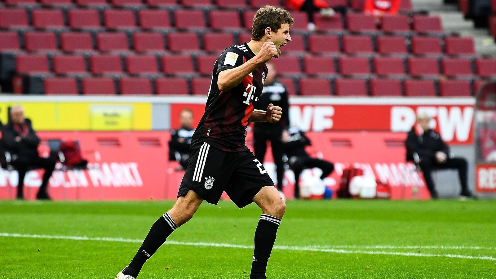 
                <strong>Platz 2: Thomas Müller (FC Bayern)</strong><br>
                Spiele: 15 // Tore: 6 // Vorlagen: 10Seit seiner Aussortierung in der deutschen Nationalmannschaft hat der Mann mit dem altertümlichsten Jubel der Welt seine Hochform wiedergefunden. Auch in dieser Saison liefert wie am Fließband. Die Niederlage gegen Gladbach war erst das vierte Spiel in dieser Saison, bei dem sich Müller an keinem Tor beteiligen konnte. Aktuell steht er genau bei einem Scorerpunkt pro Spiel. Jetzt muss weiter geliefert werden.
              