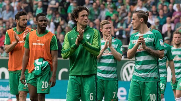 
                <strong>Werder Bremen (8., 45 Punkte)</strong><br>
                Werder kann die tolle Aufholjagd immer noch krönen. Bedingungen dafür sind ein Sieg in Dortmund und ein Ausrutscher von mindestens einem Konkurrenten. Patzen sowohl Freiburg als auch Köln, ist sogar Platz sechs noch drin. Doch selbst wenn aus Europa nichts wird, kann Werder sich nach dem Spiel feiern lassen.
              