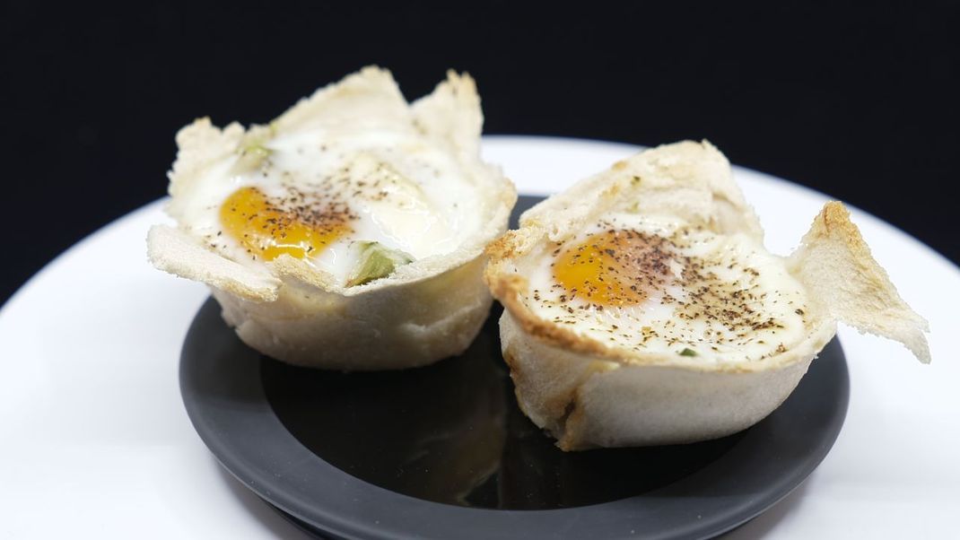 Toast-Muffins: Statt Schokolade wird Ei und Avocado verwendet. Und statt Teig? Natürlich Toastbrot!