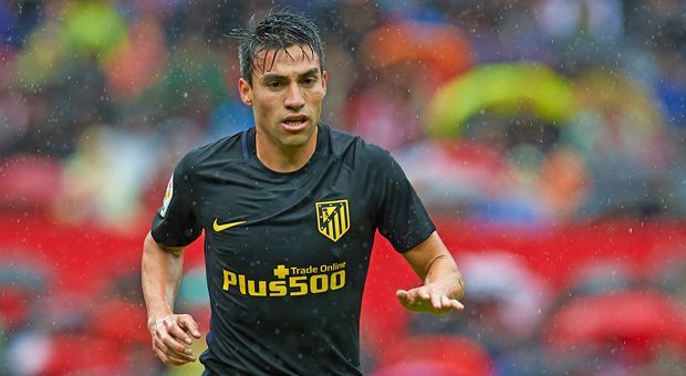 
                <strong>Nico Gaitan (Atletico Madrid)</strong><br>
                Kommt zusammen mit Torres in Minute 58 ins Spiel. Soll vor allem über den Flügel mehr Druck entfachen als Koke, der mit der Herausnahme von Saul in die Mitte wechselt. Problem für Gaitan: Auch als die Flügel besetzt sind, werden sie von Atleticos Spielmachern ignoriert. So bleibt der Argentinier ohne nennenswerte Szene. ran-Note: 5
              