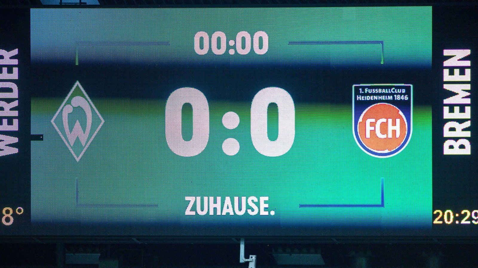 
                <strong>Das Relegations-Hinspiel</strong><br>
                Am letzten Spieltag der Bundesliga-Saison schien sich das Blatt zu wenden. Union Berlin leistete mit dem Sieg gegen Düsseldorf Schützenhilfe, der desolate 1. FC Köln machte es den Bremern beim 6:1-Sieg nicht allzu schwer. Anstatt nun aber mit Schwung in die gerade noch so erreichte Relegation zu starten, lieferte Werder eine schwache, mutlose Vorstellung im Heimspiel gegen Heidenheim ab. Auch wenn die Ausgangslage vor dem Rückspiel am Montag nicht so schlecht ist…
              