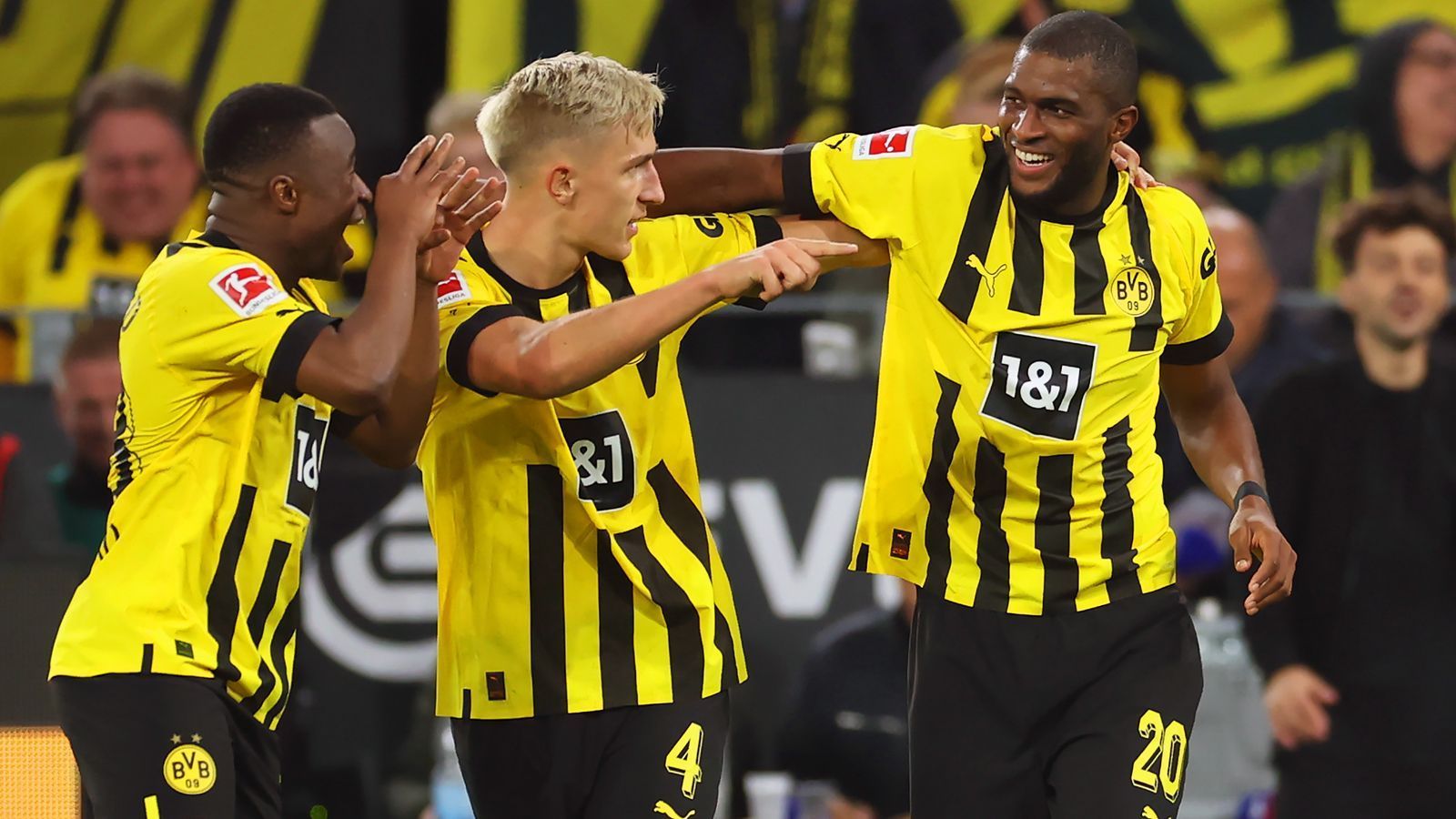 
                <strong>BVB- und FCB-Stars in der Einzelkritik</strong><br>
                Borussia Dortmund kam im deutschen Clasico gegen den FC Bayern nach zwischenzeitlichem 0:2-Rückstand noch zu einem ganz späten 2:2-Unentschieden. BVB-Coach Edin Terzic bewies mit der Einwechslung von Anthony Modeste ein goldenes Händchen, der Franzose wurde zum umjubelten Matchwinner. Auf Bayern-Seite gab es hingegen einige Stars mit ganz schwacher Vorstellung im Signal-Iduna-Park. ran hat genau hingeschaut und die Spieler beider Teams in der Einzelkritik. 
              