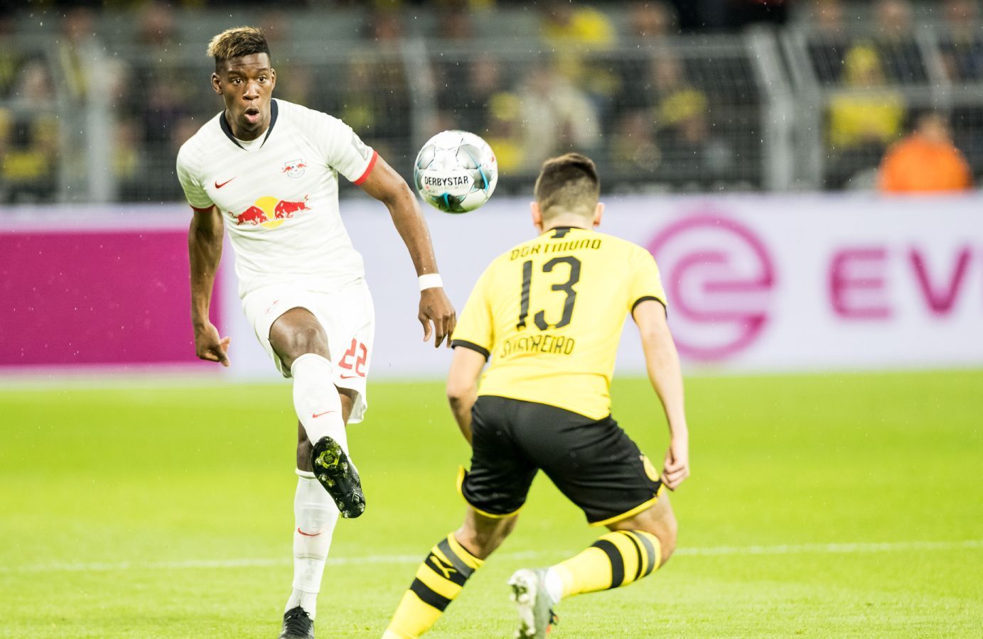 
                <strong>Nordi Mukiele (RB Leipzig)</strong><br>
                Lässt hinten rechts anfangs nichts anbrennen und schaltet sich immer wieder ins Angriffsspiel ein. Steht beim 0:2 zu weit von Sancho entfernt und ermöglicht dem Engländer so den Pass zum Torschützen Brandt (34.). ran-Note: 4
              